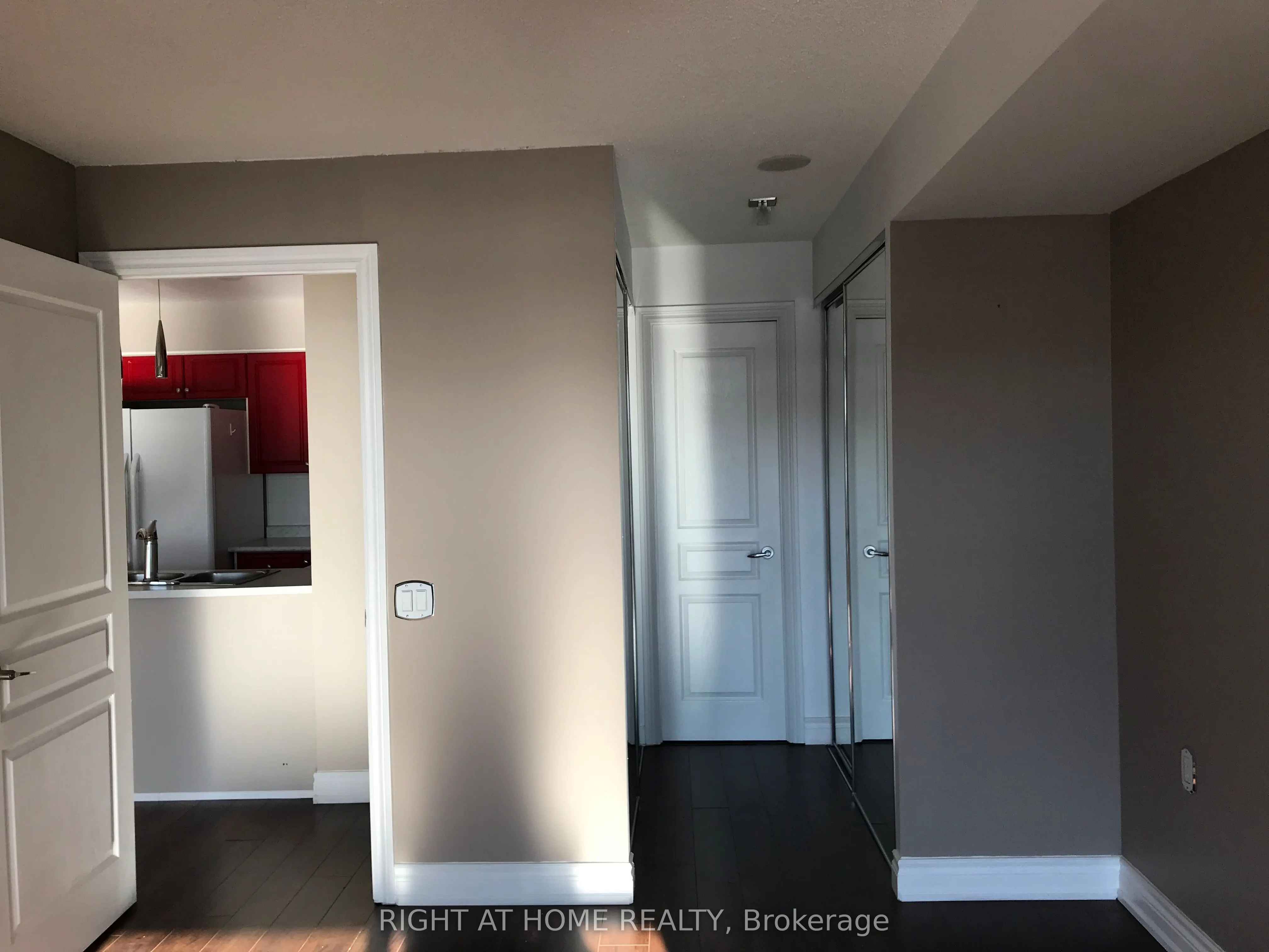 9017 Leslie Street, #920