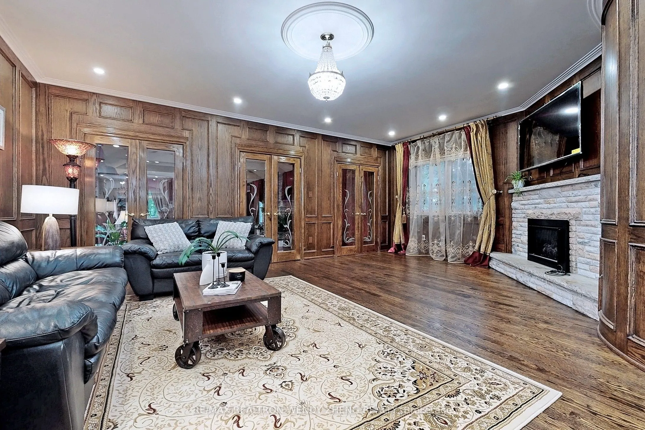 305 Woodland Acres Crescent