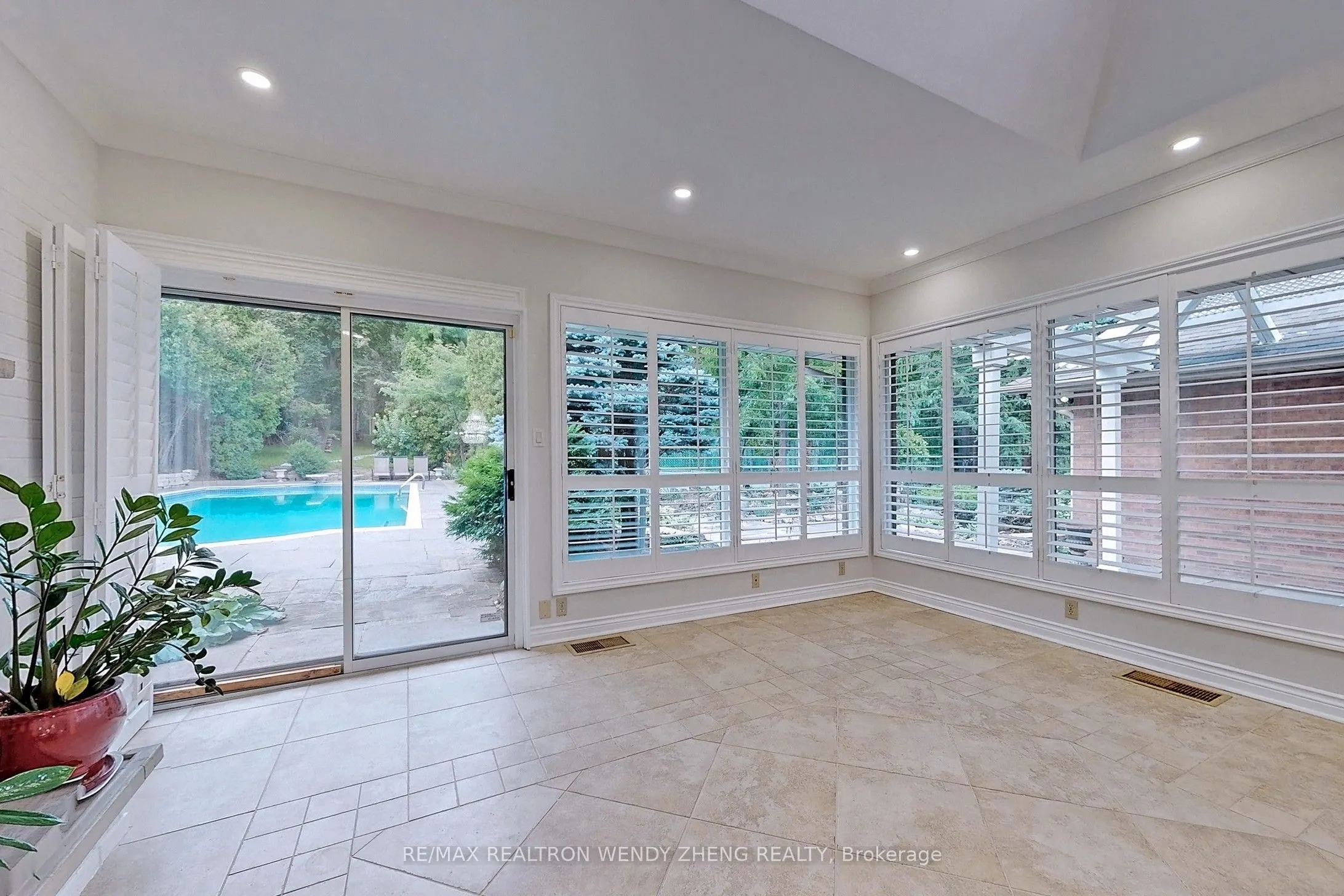 305 Woodland Acres Crescent