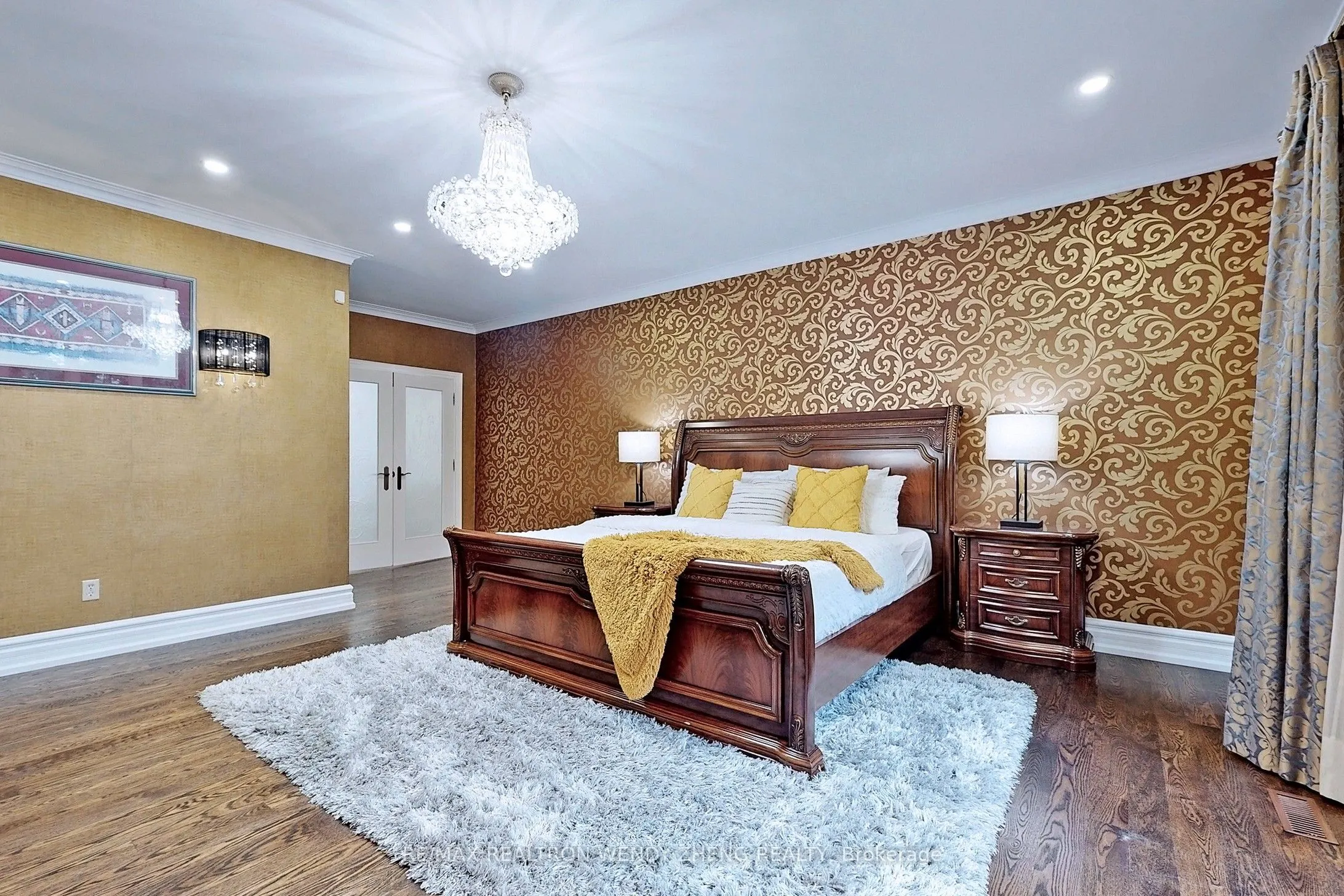 305 Woodland Acres Crescent