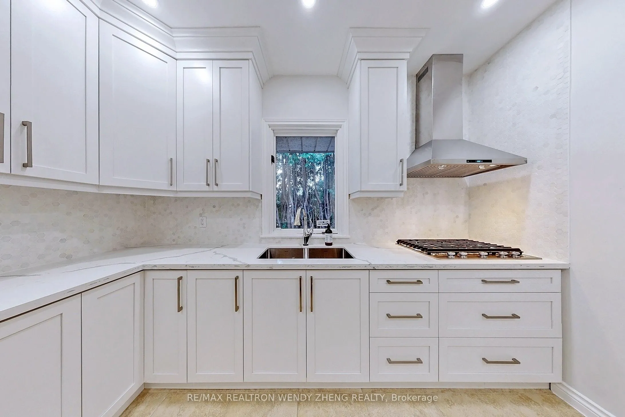 305 Woodland Acres Crescent