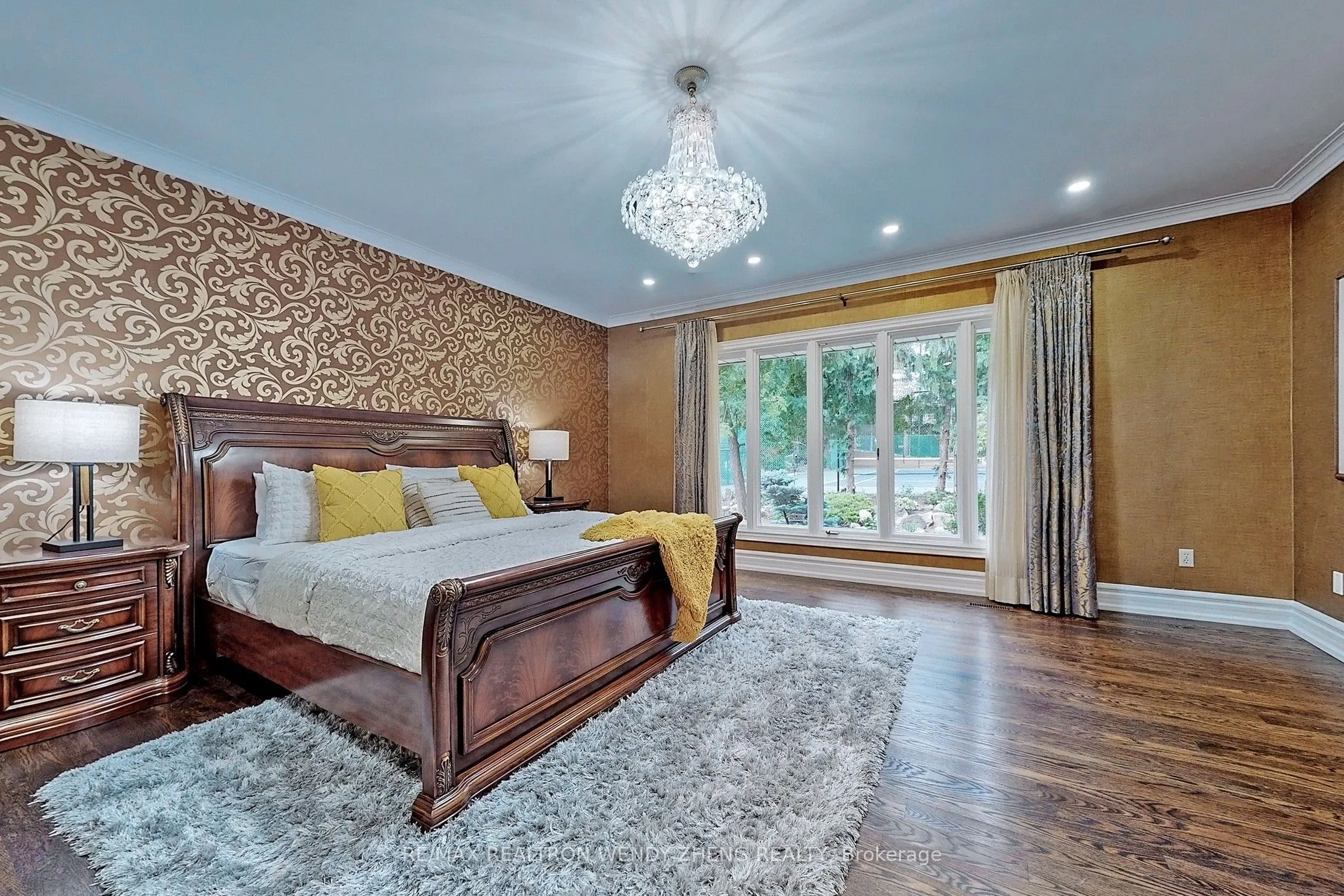305 Woodland Acres Crescent