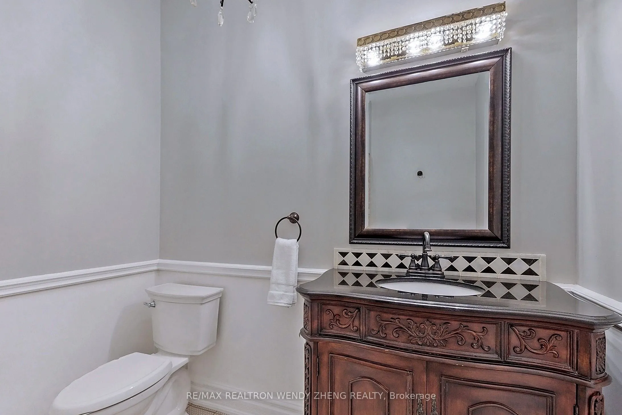 305 Woodland Acres Crescent