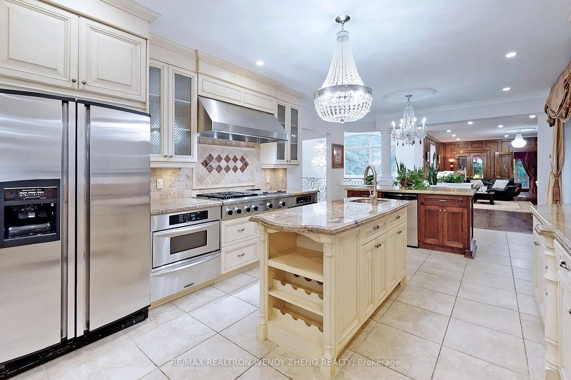 305 Woodland Acres Crescent