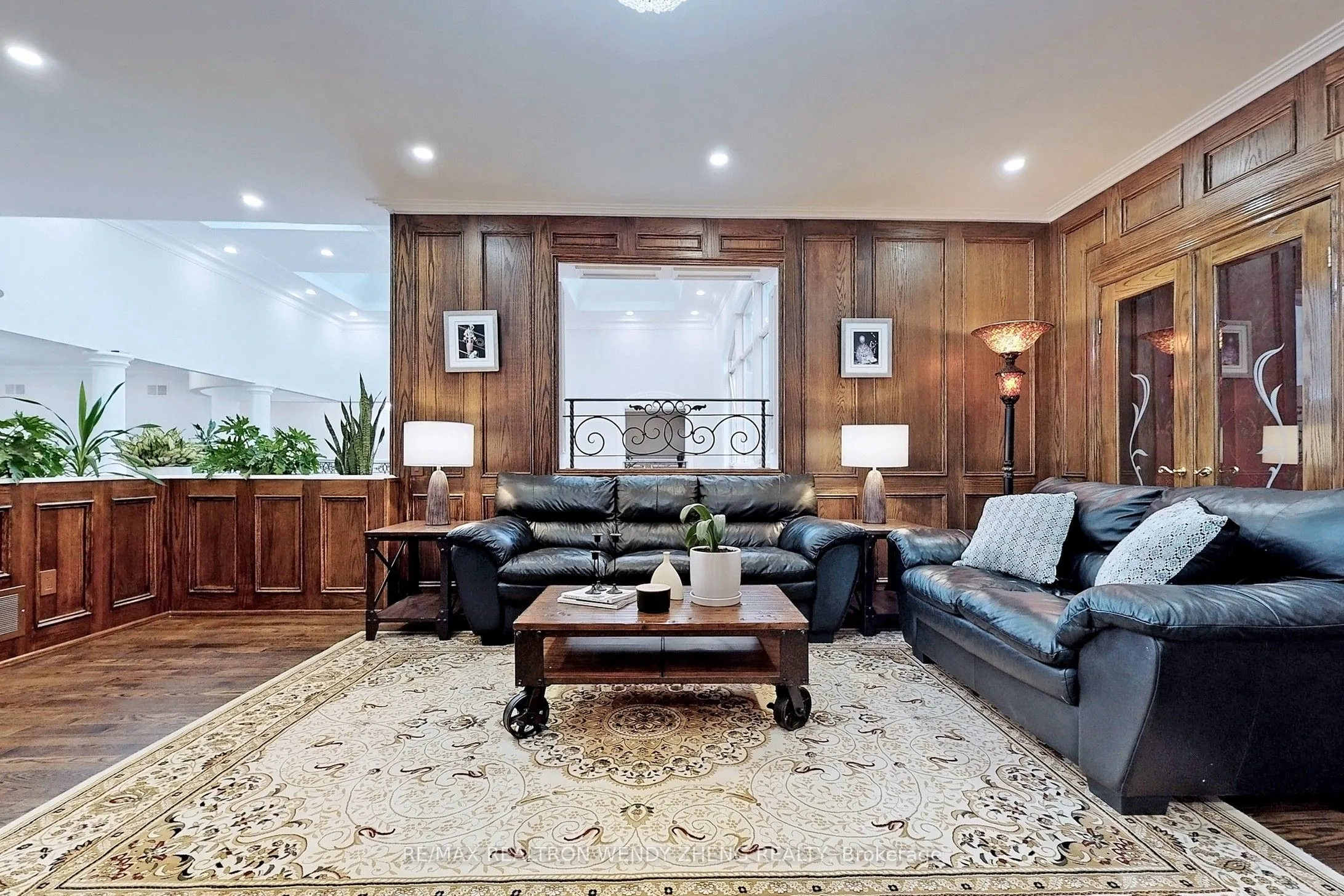 305 Woodland Acres Crescent