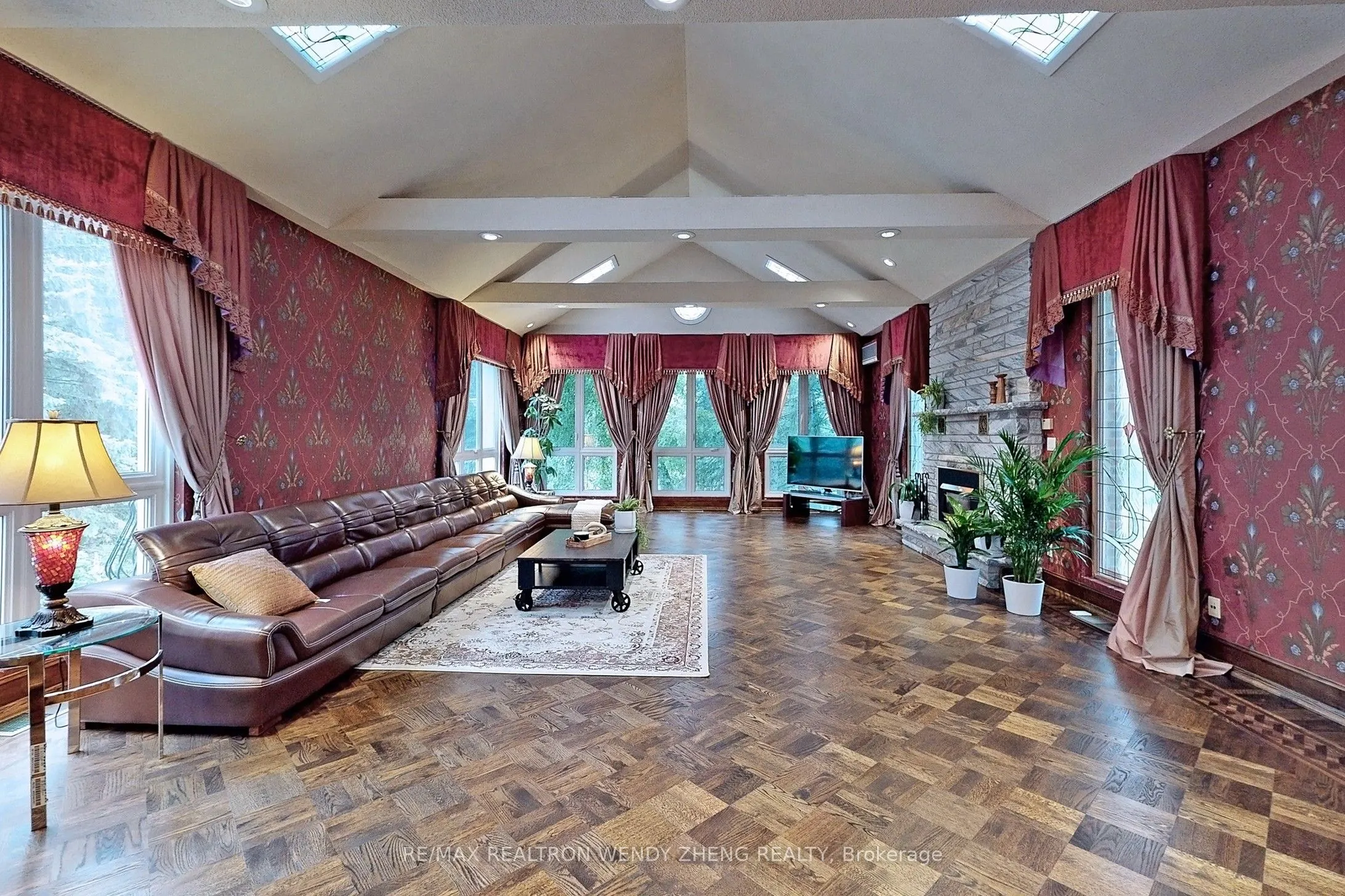 305 Woodland Acres Crescent