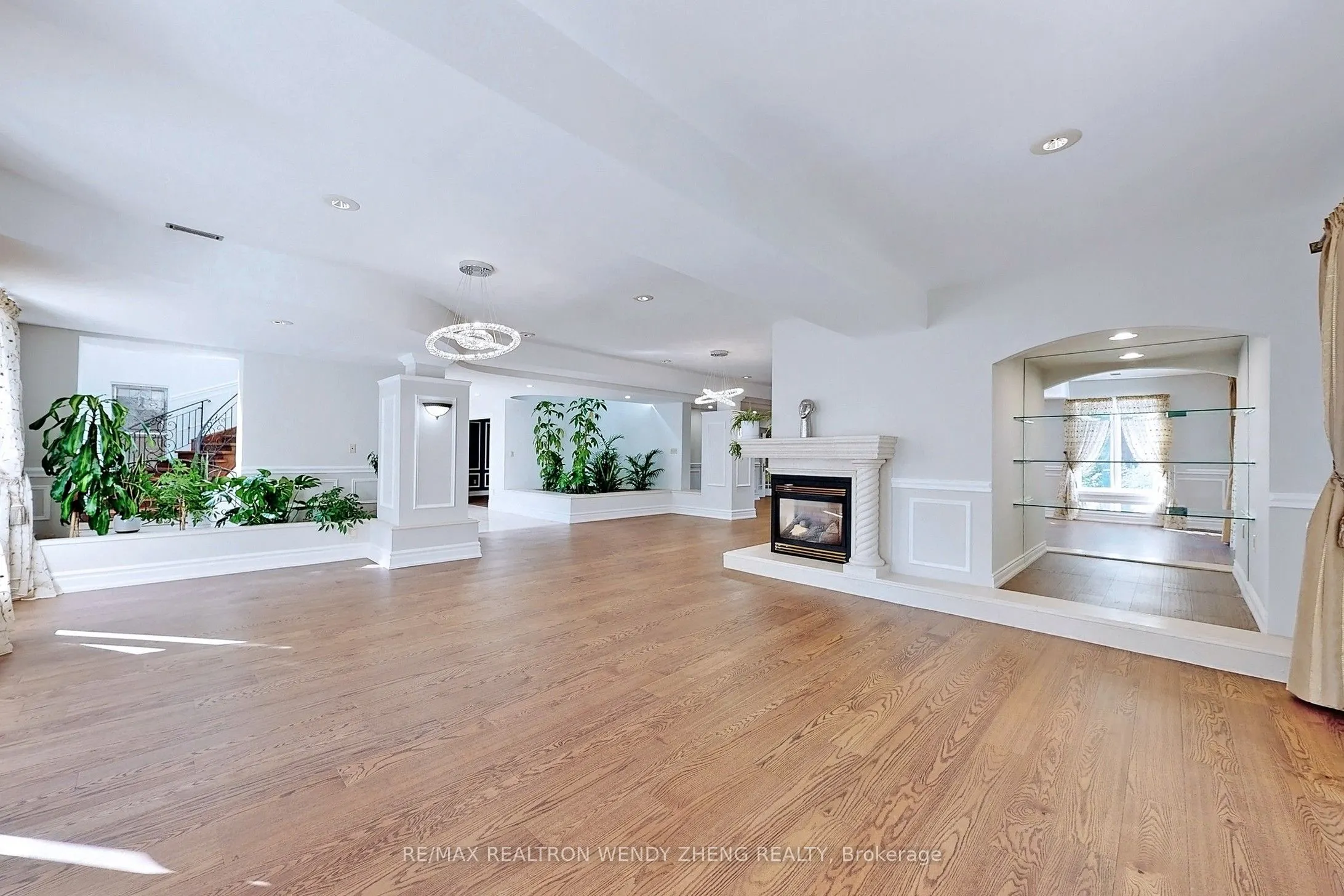 305 Woodland Acres Crescent