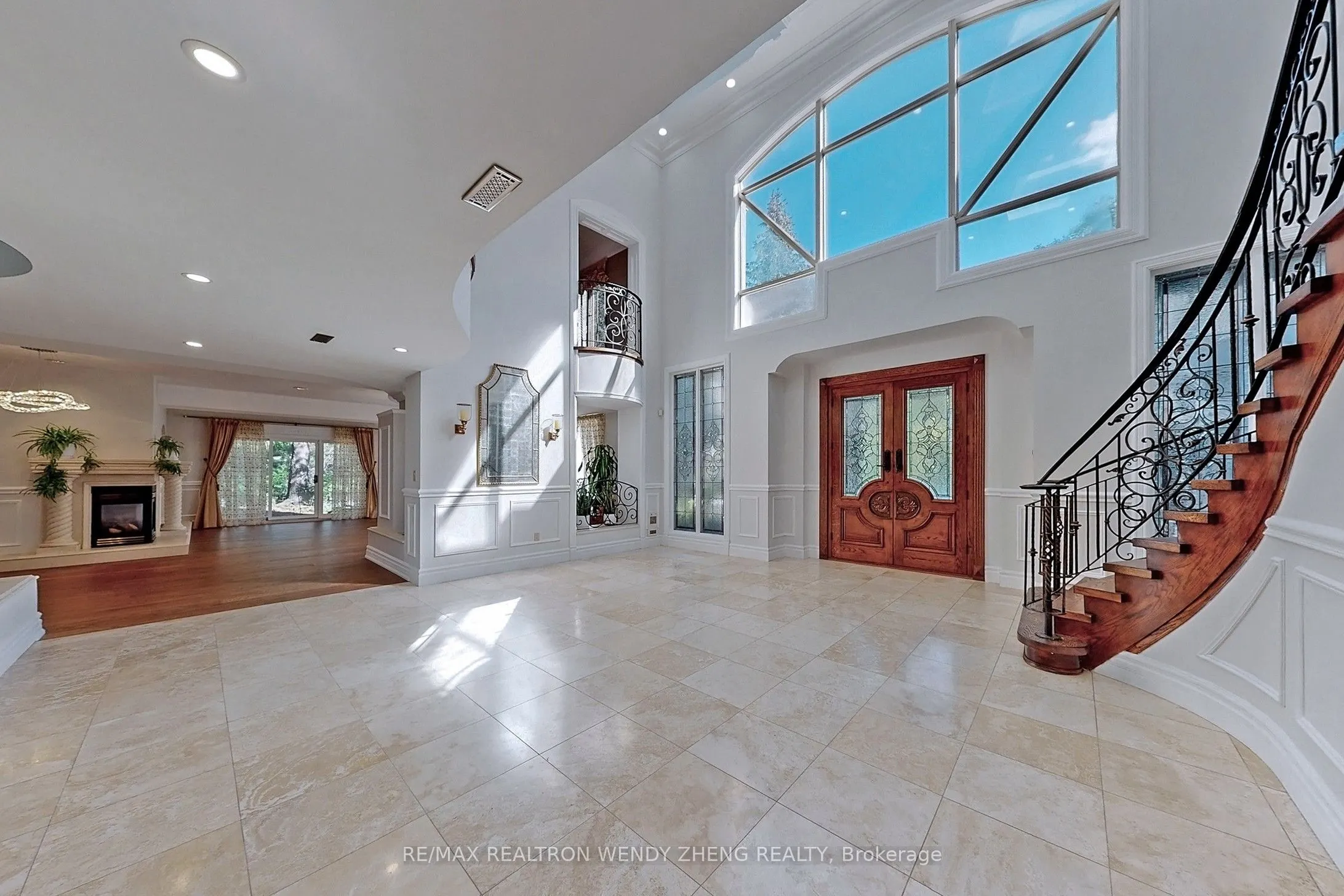 305 Woodland Acres Crescent