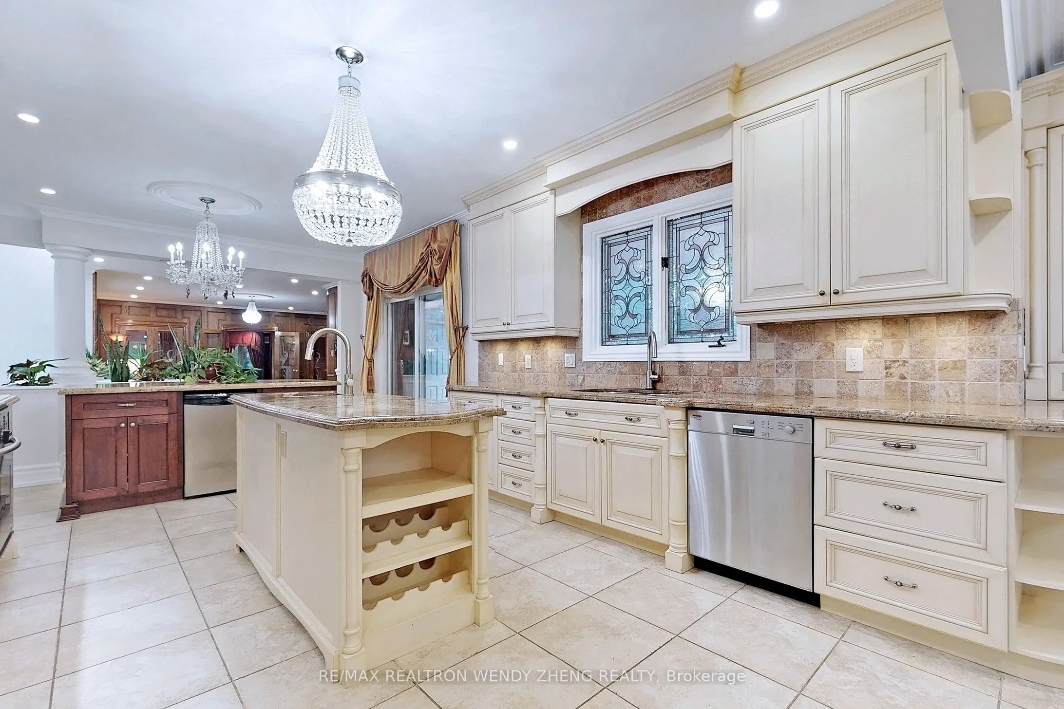 305 Woodland Acres Crescent