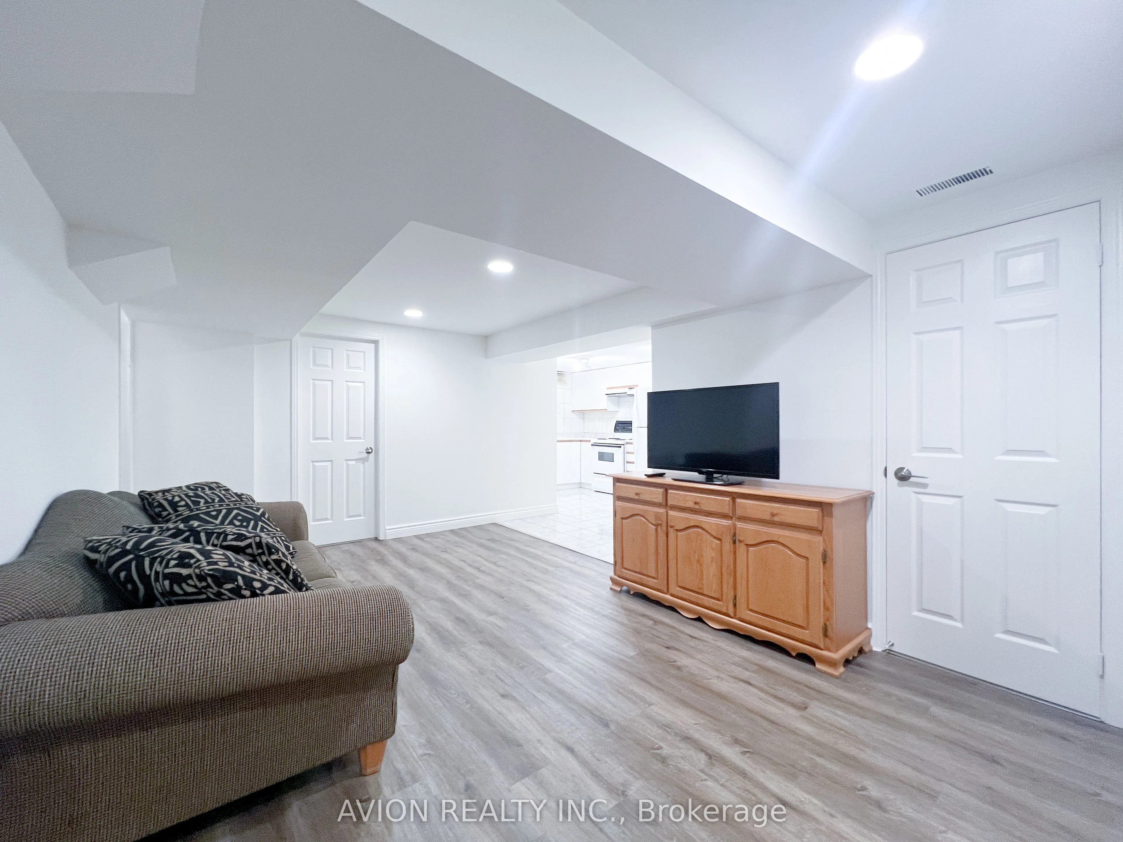 48 Samuel Oster Avenue, #Lower