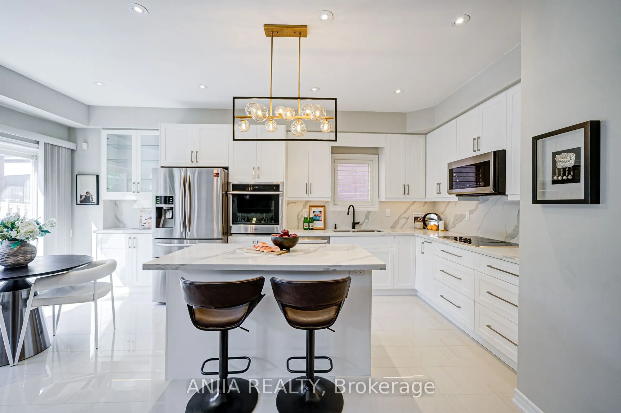 54 Rainbow Valley Crescent