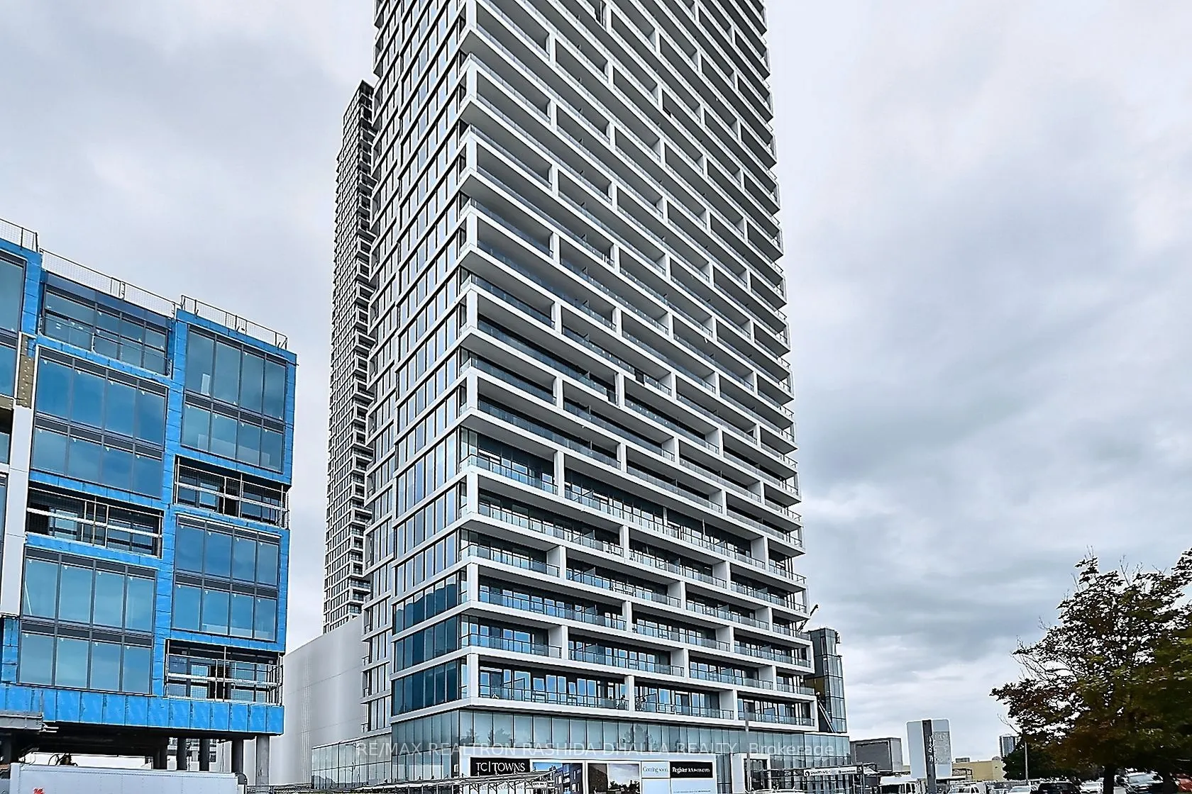 898 Portage Parkway, #4011