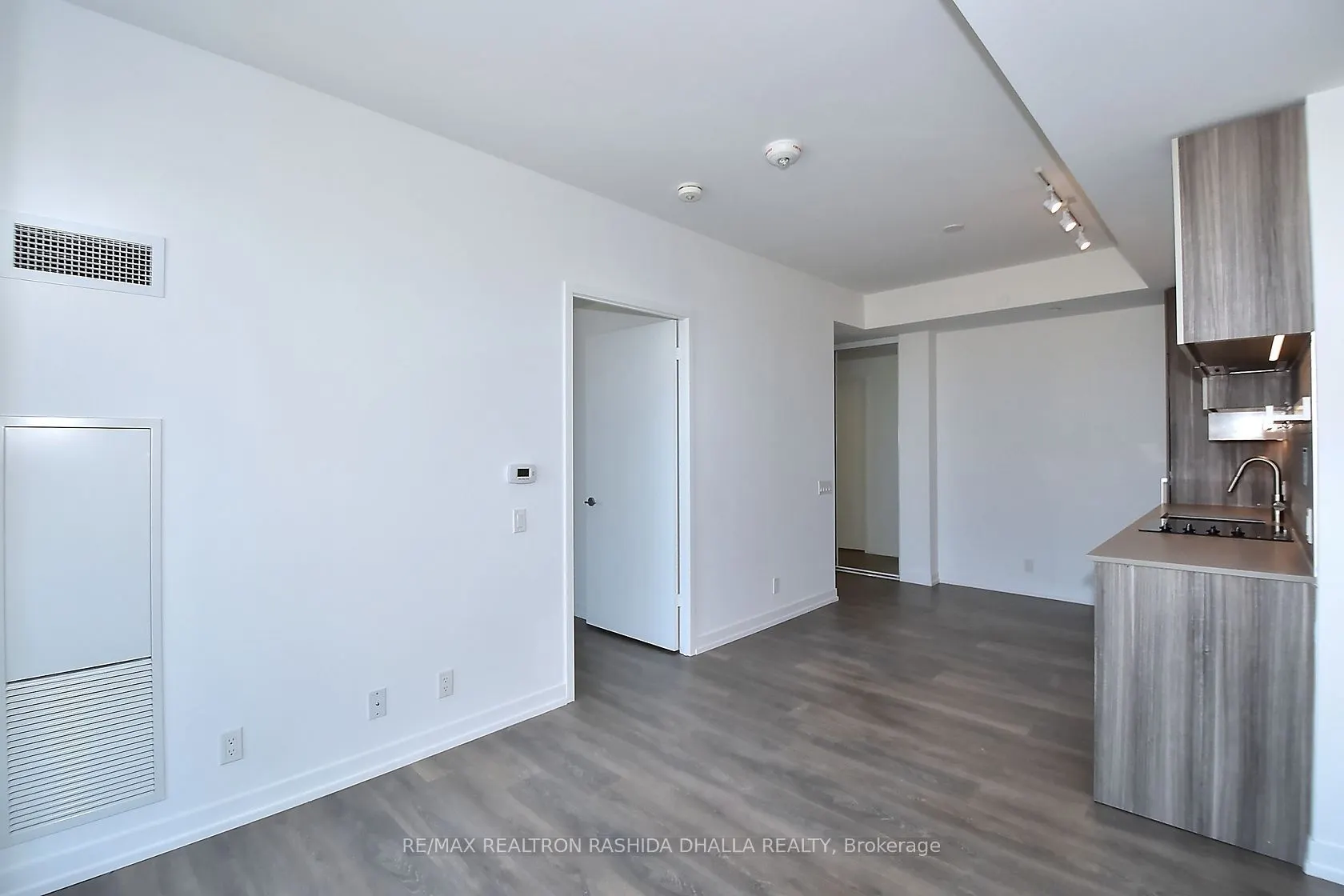 898 Portage Parkway, #4011