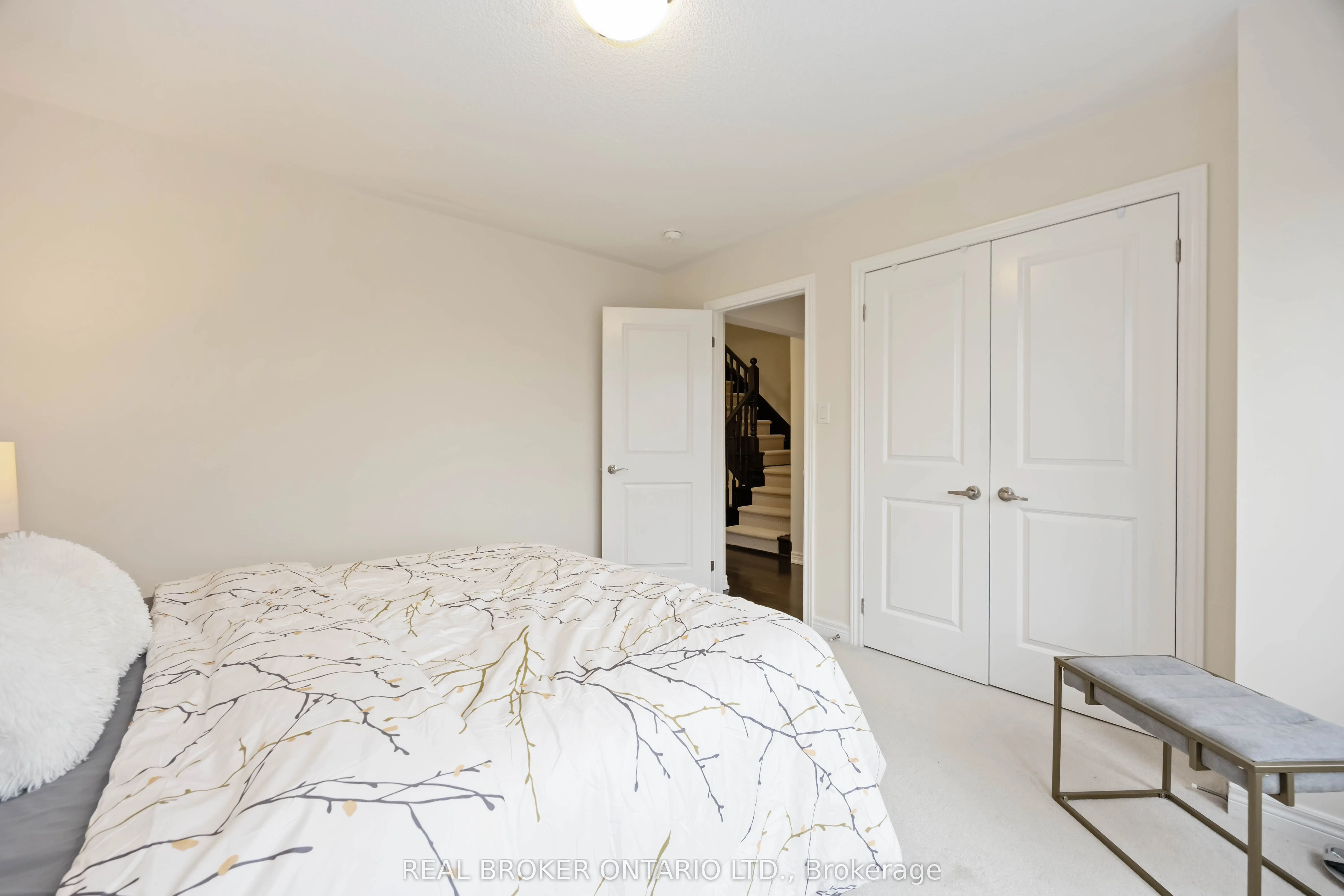 18 Lawrence Pilkington Avenue
