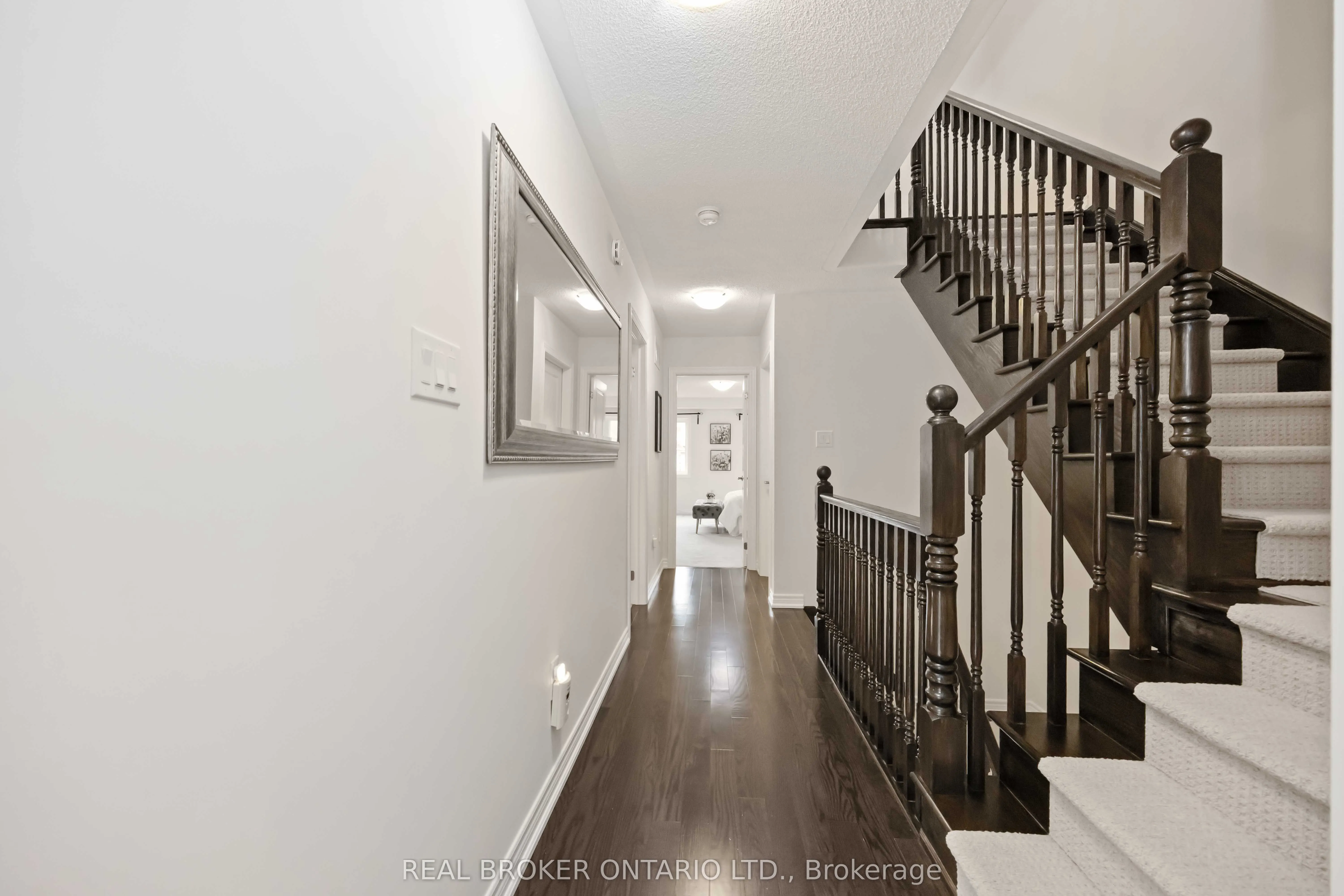 18 Lawrence Pilkington Avenue