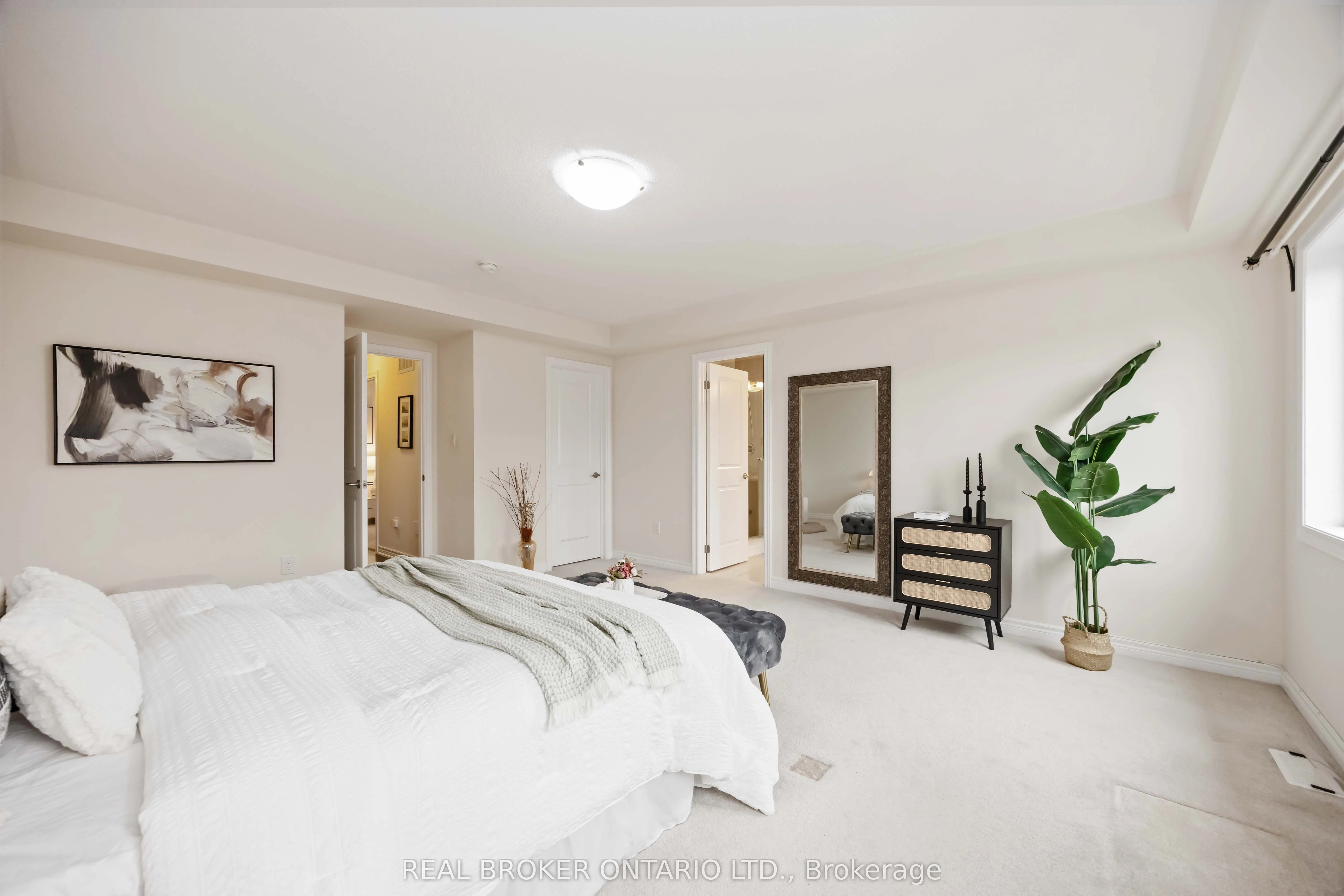 18 Lawrence Pilkington Avenue