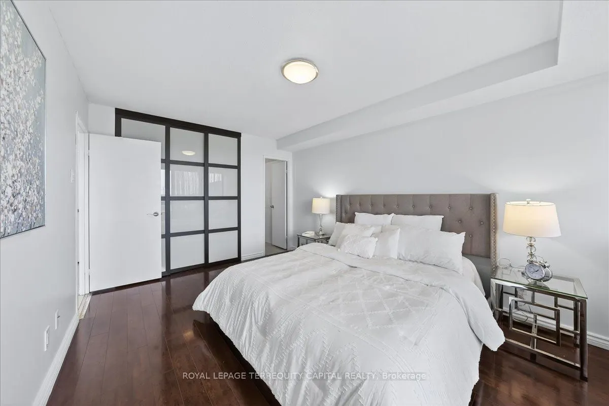 8111 Yonge Street, #909