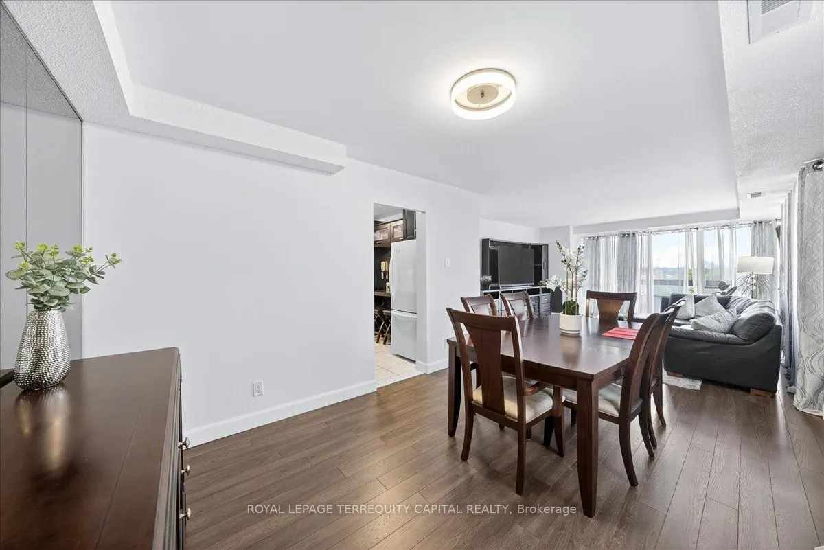 8111 Yonge Street, #909