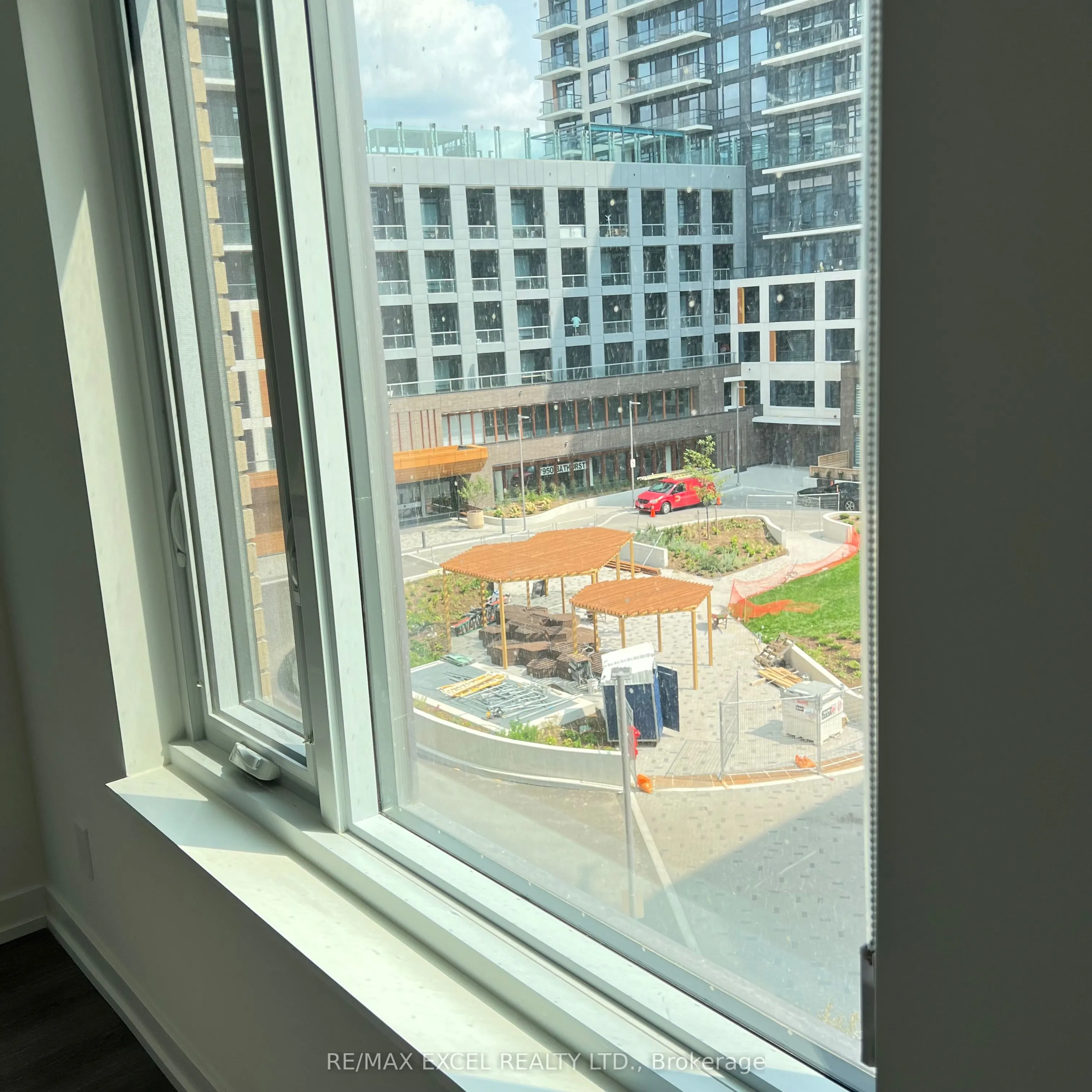 8 Beverley Glen Boulevard, #410