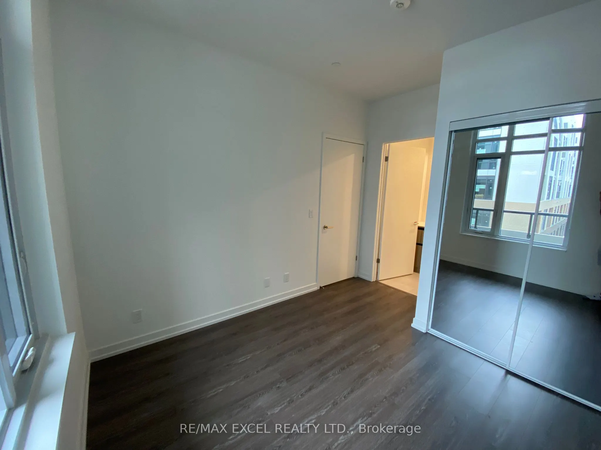 8 Beverley Glen Boulevard, #410