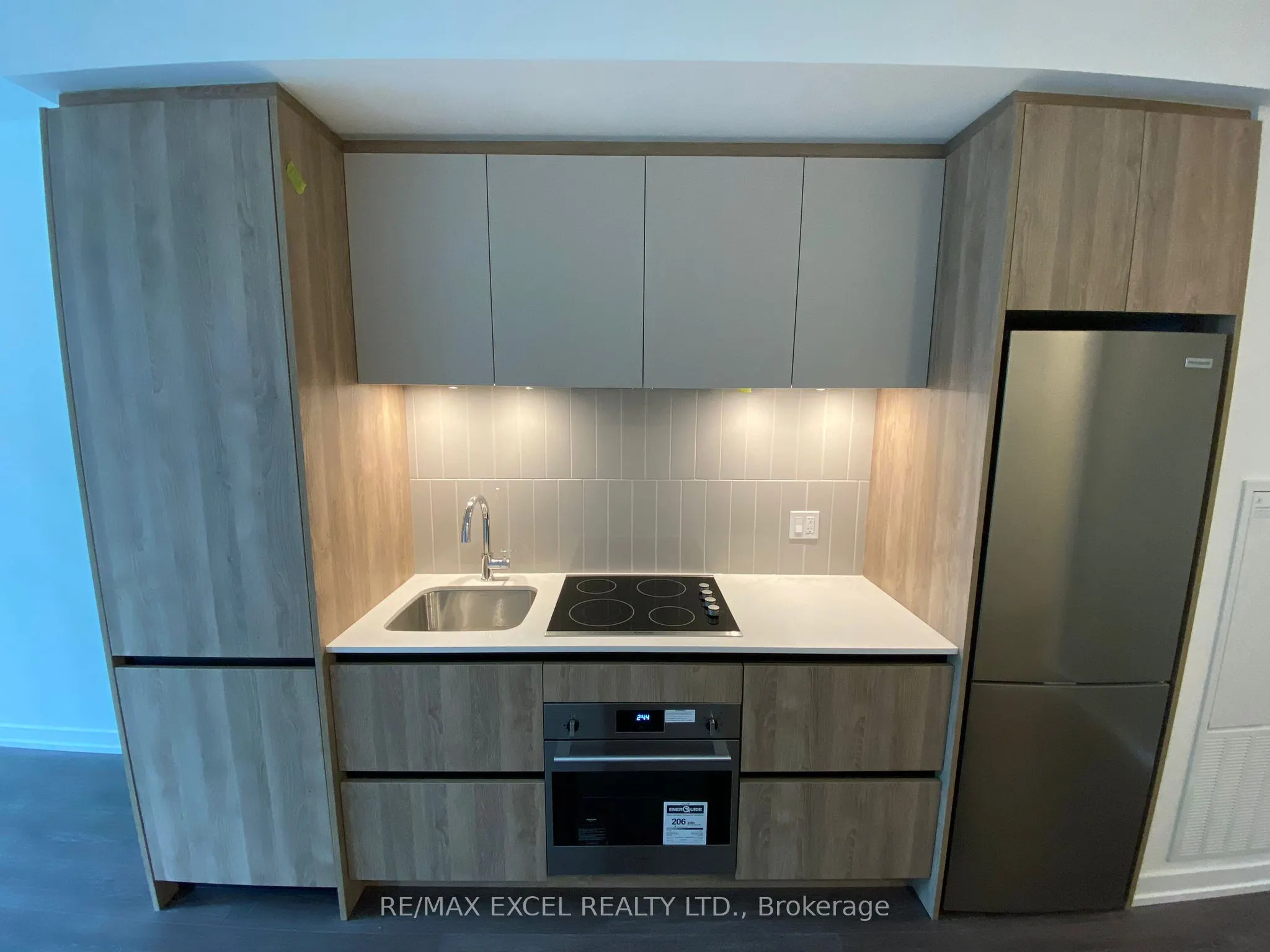 8 Beverley Glen Boulevard, #410