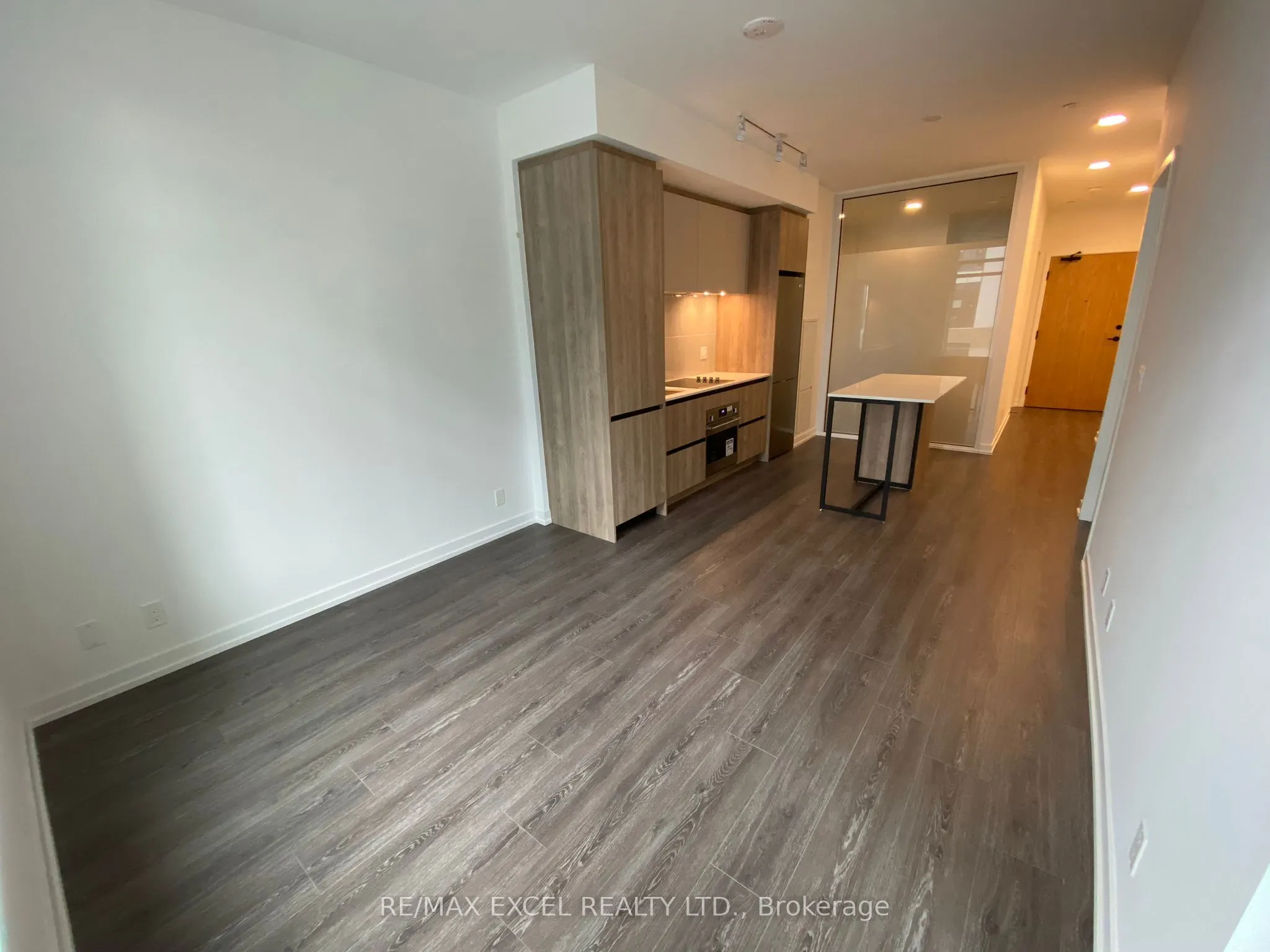 8 Beverley Glen Boulevard, #410