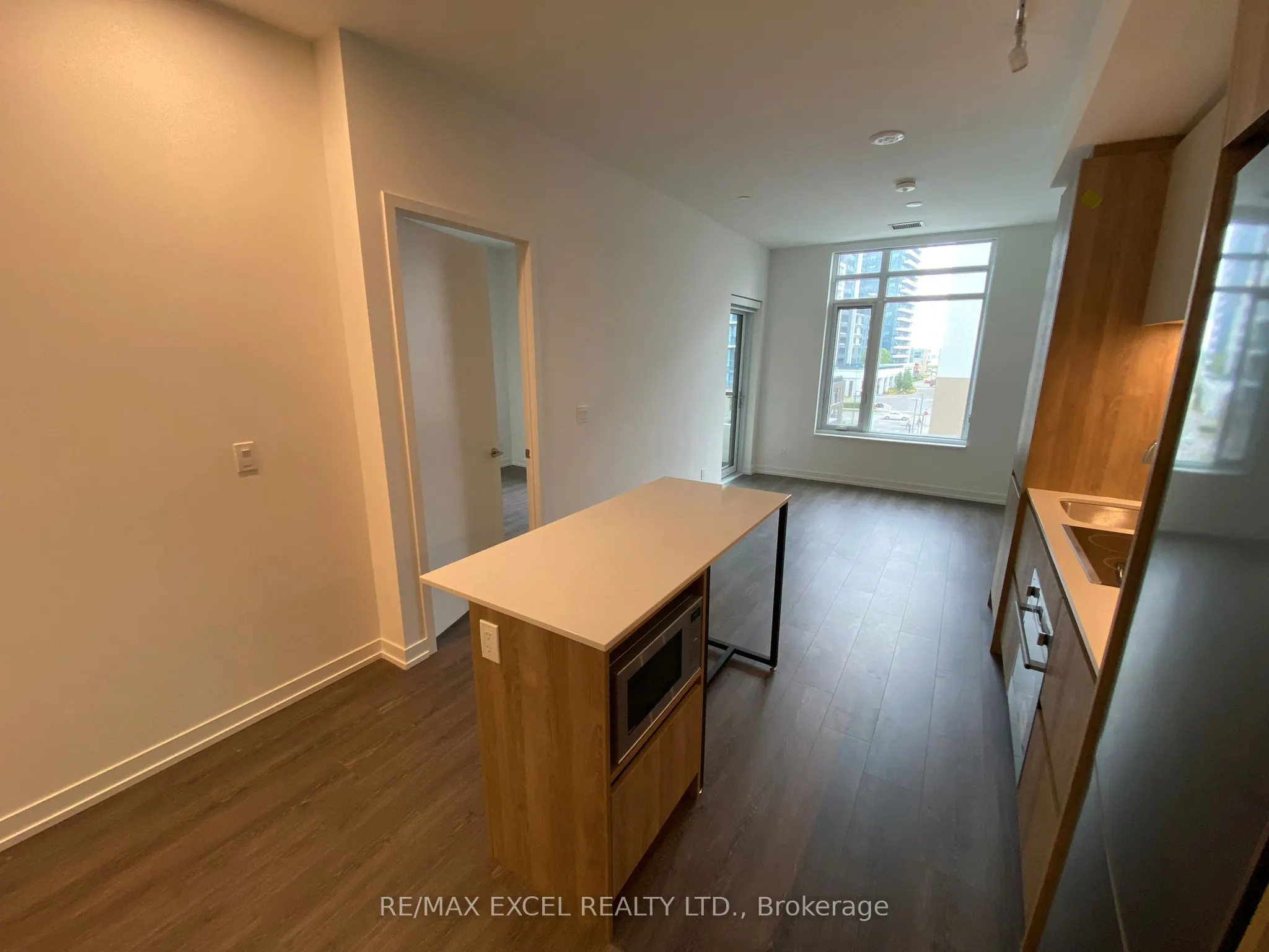 8 Beverley Glen Boulevard, #410