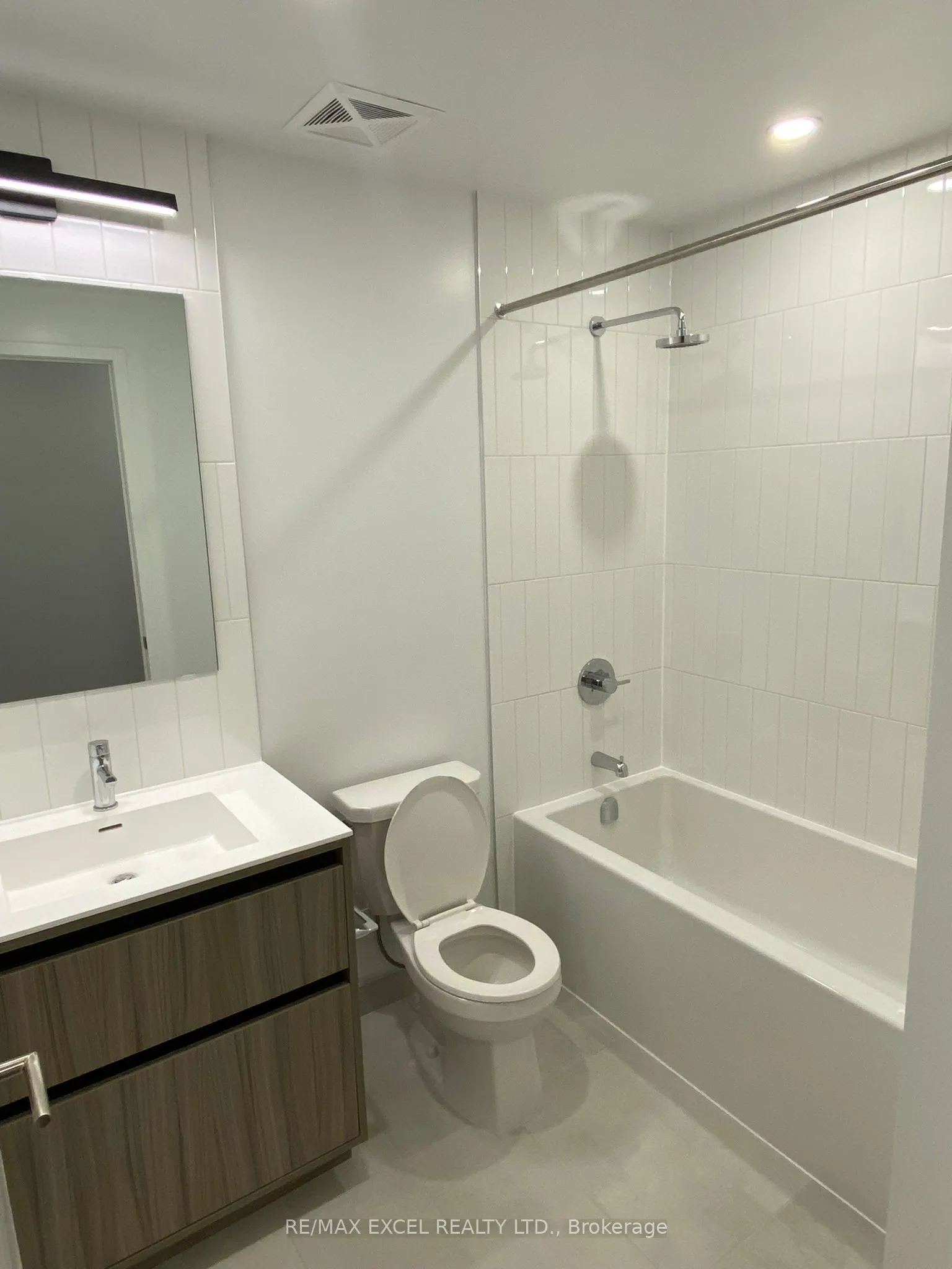 8 Beverley Glen Boulevard, #410