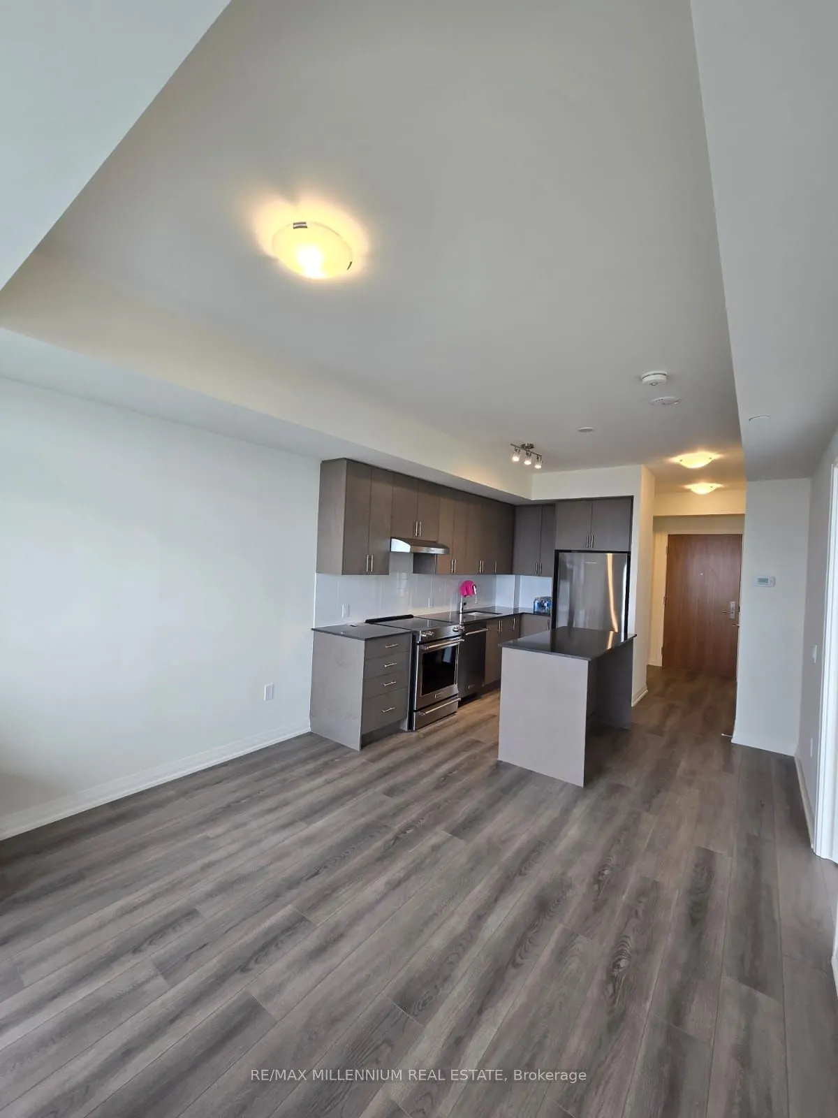 8960 Jane Street, #2206
