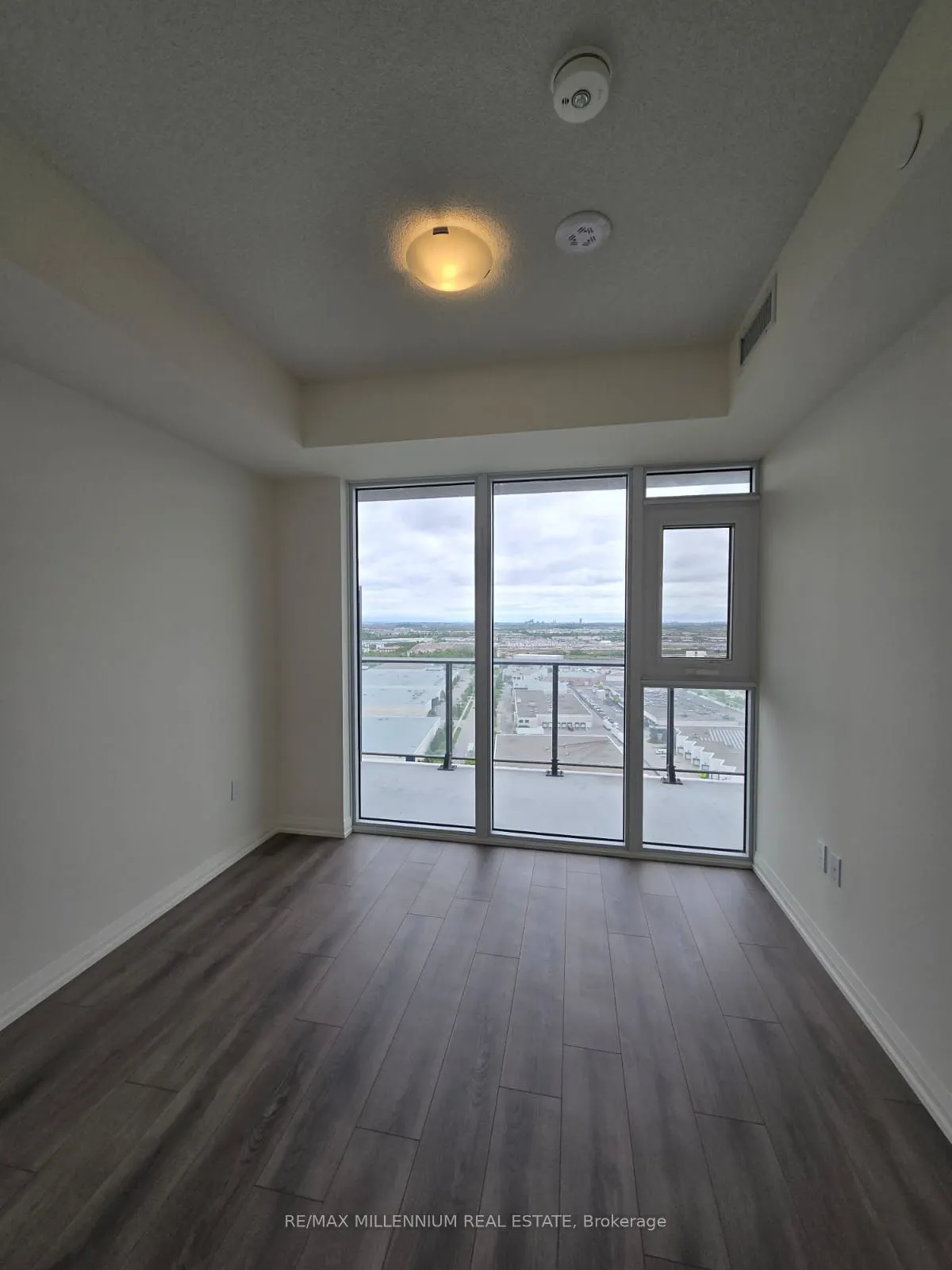8960 Jane Street, #2206