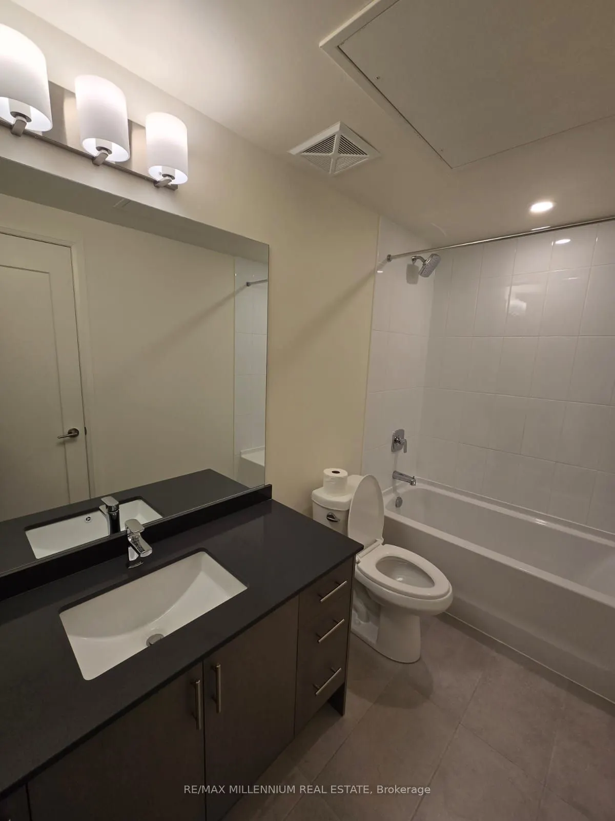 8960 Jane Street, #2206