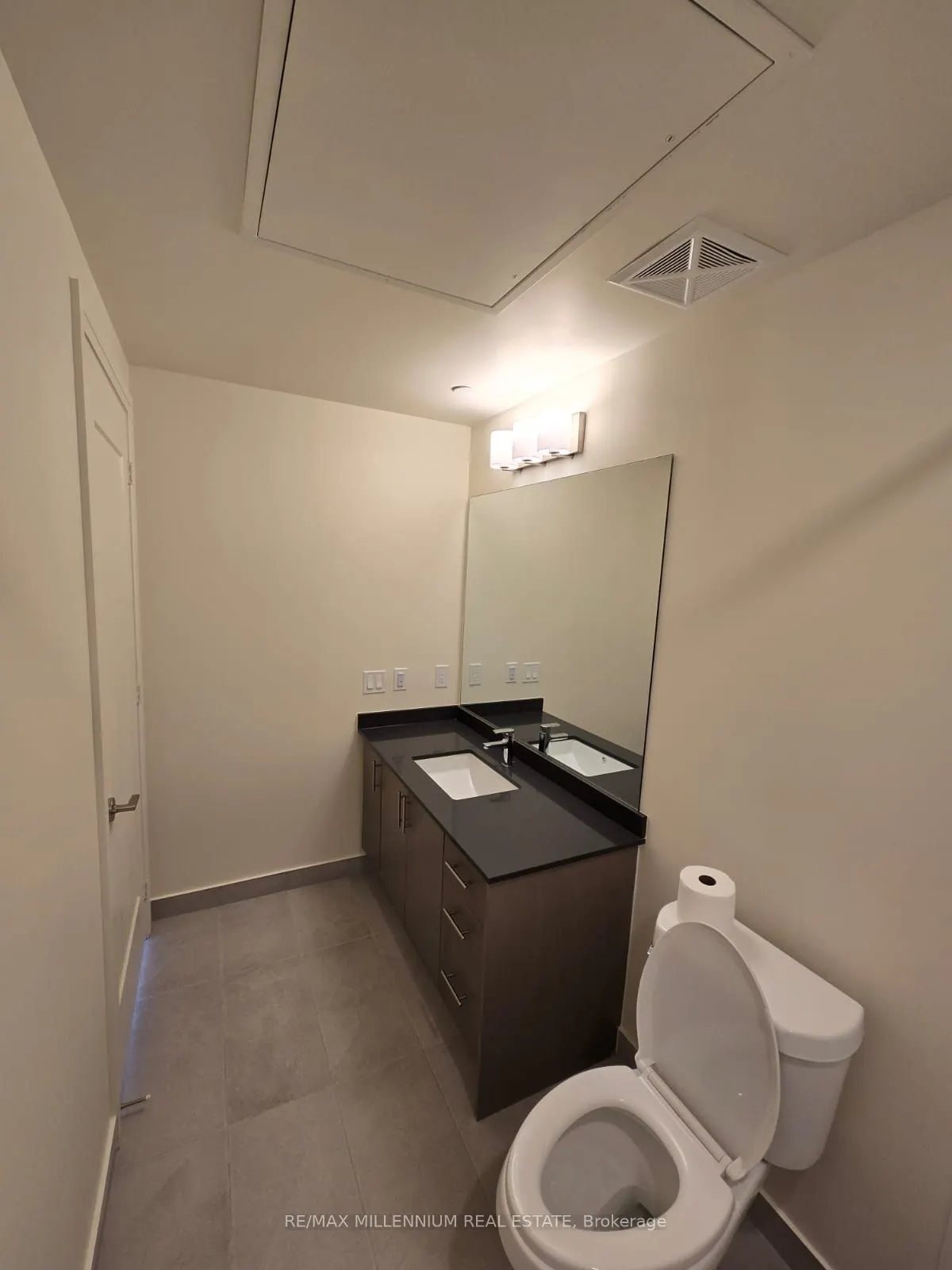 8960 Jane Street, #2206