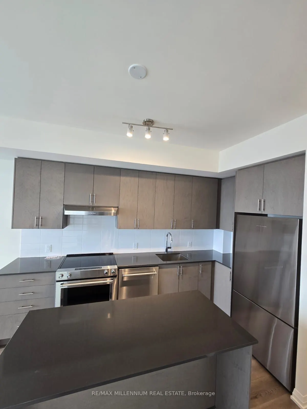 8960 Jane Street, #2206