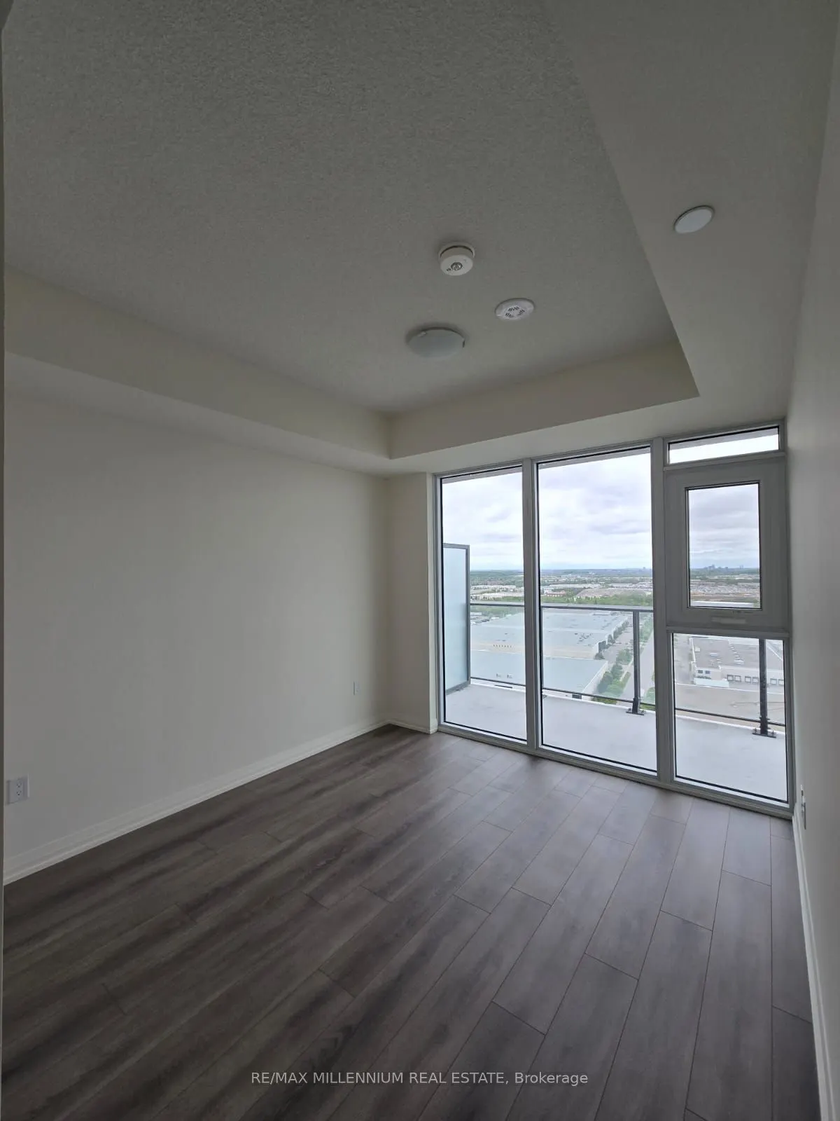 8960 Jane Street, #2206