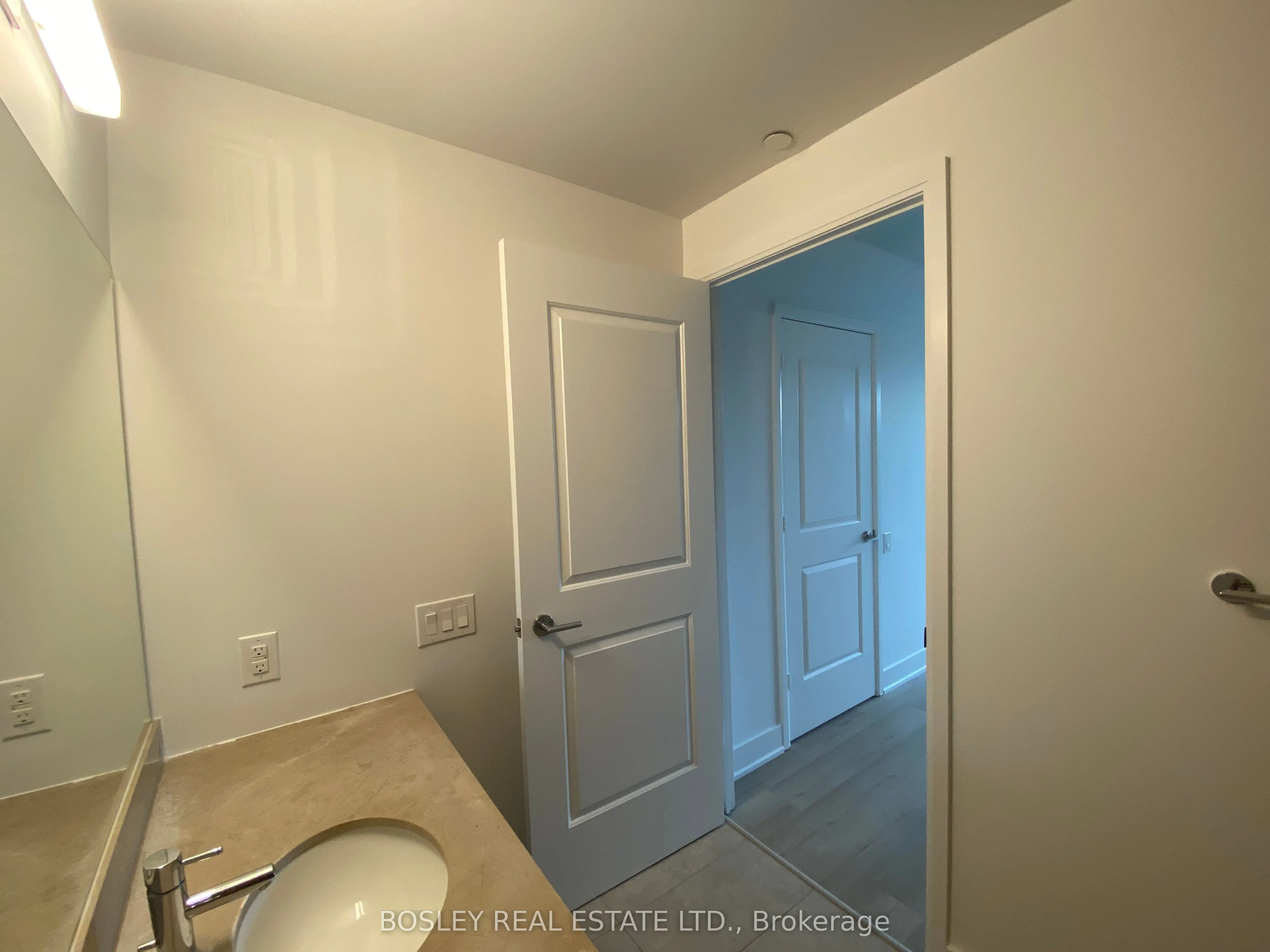 7608 Yonge Street, #407