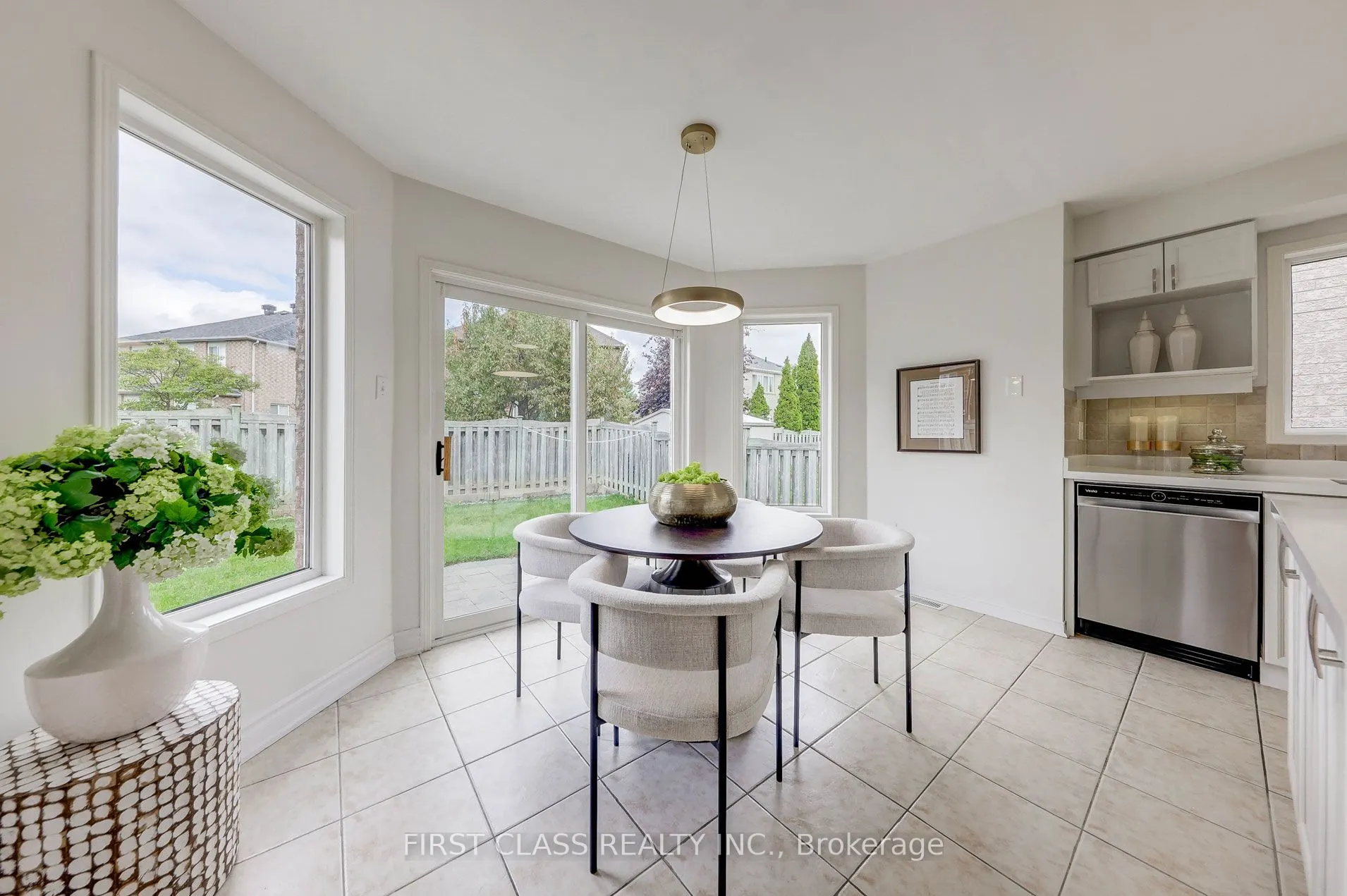 47 Lauraview Crescent