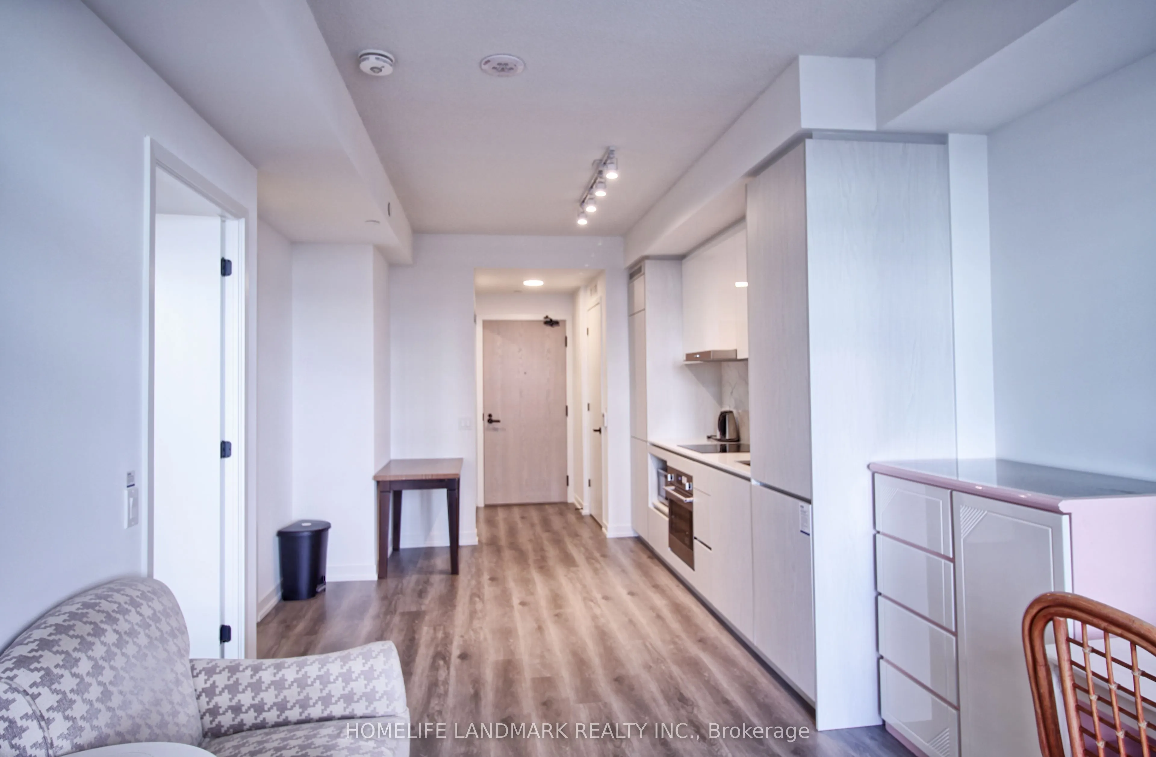 28 Interchange Way, #3702