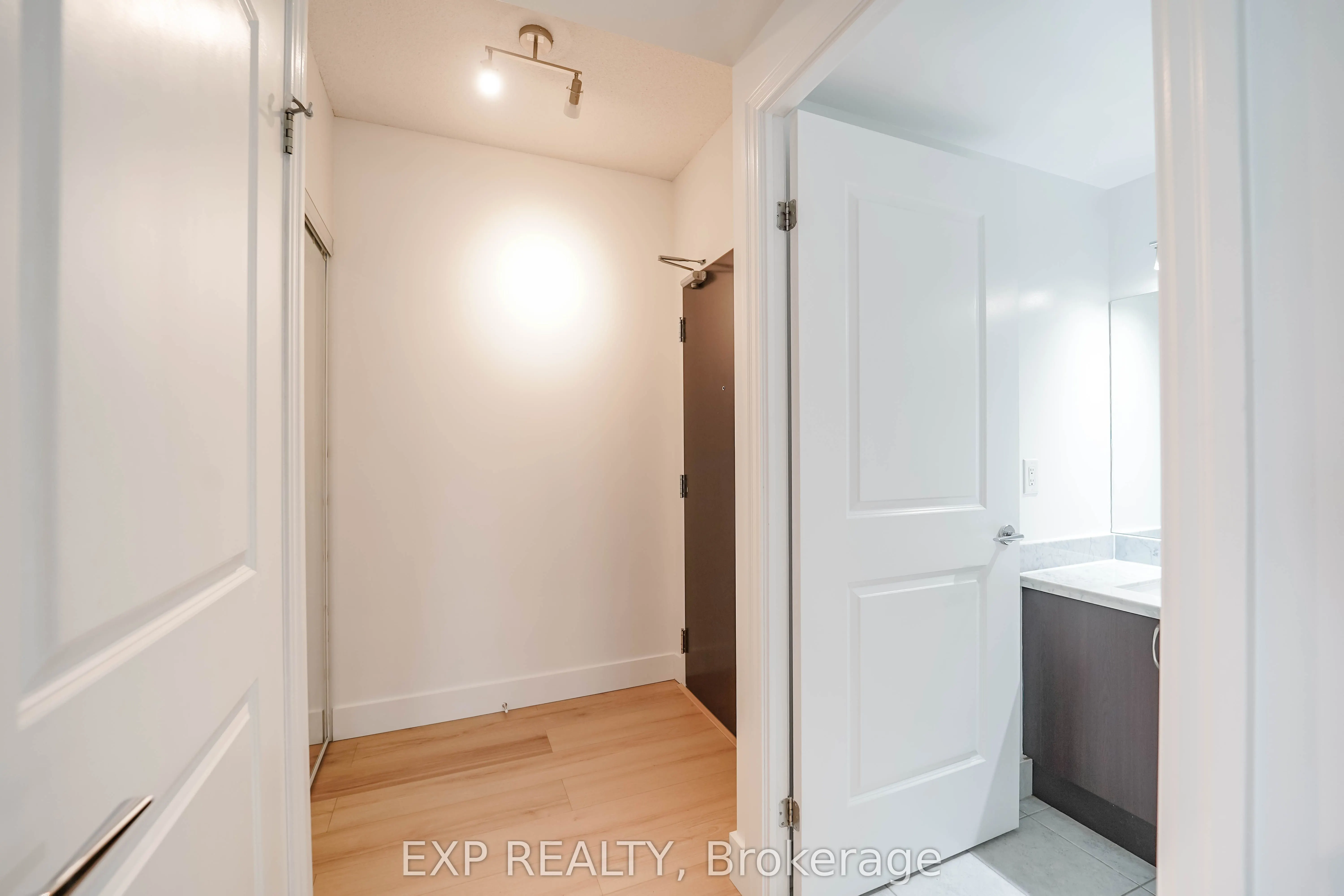 57 Upper Duke Crescent, #307