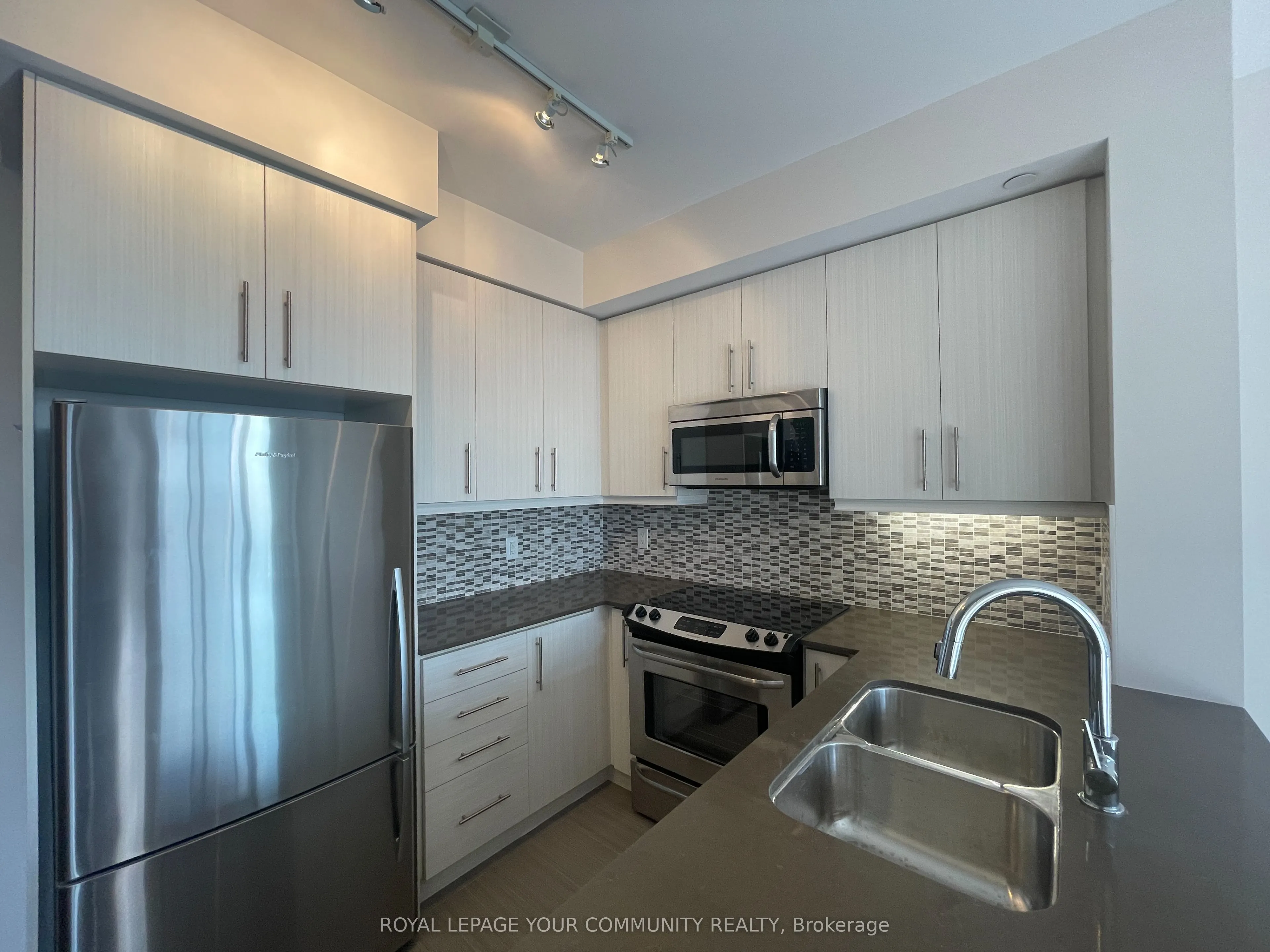 55 Oneida Crescent, #1407
