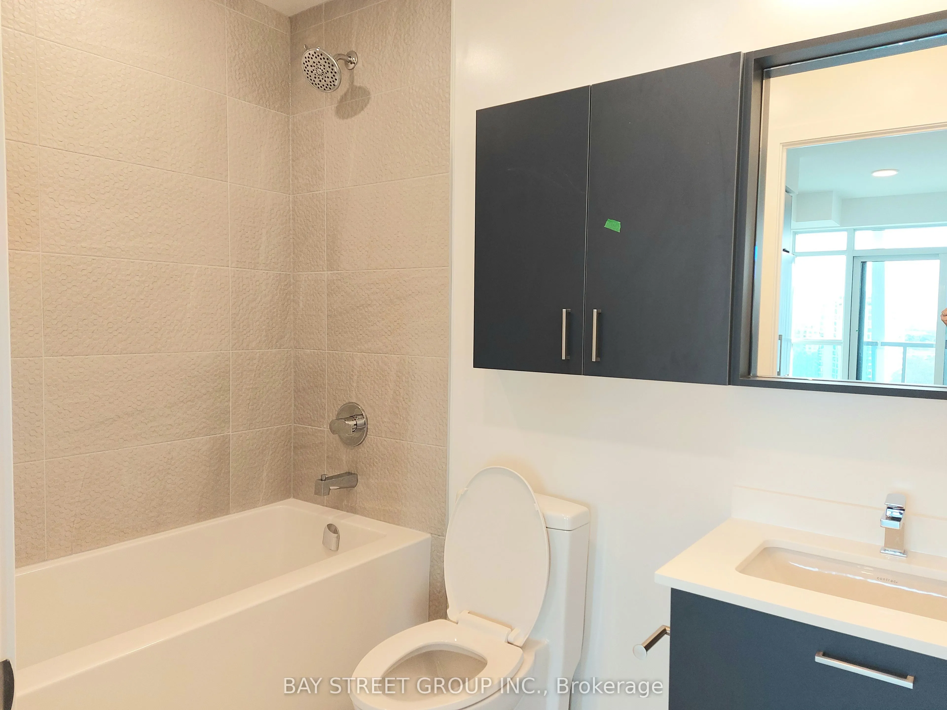 50 Upper Mall Way, #B1006