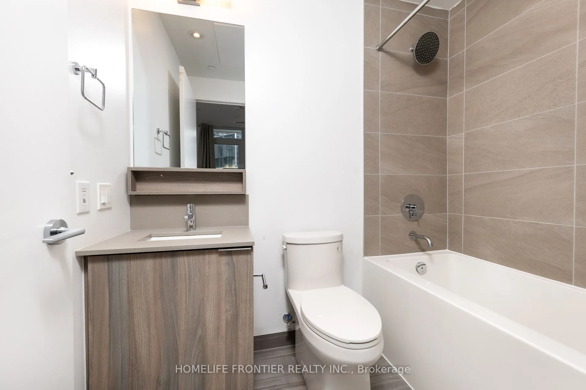 950 Portage Parkway, #303