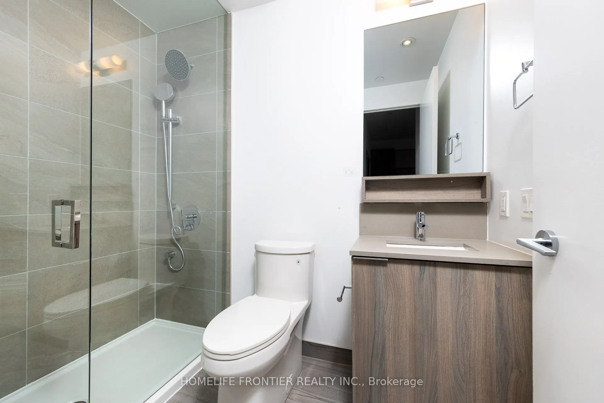 950 Portage Parkway, #303