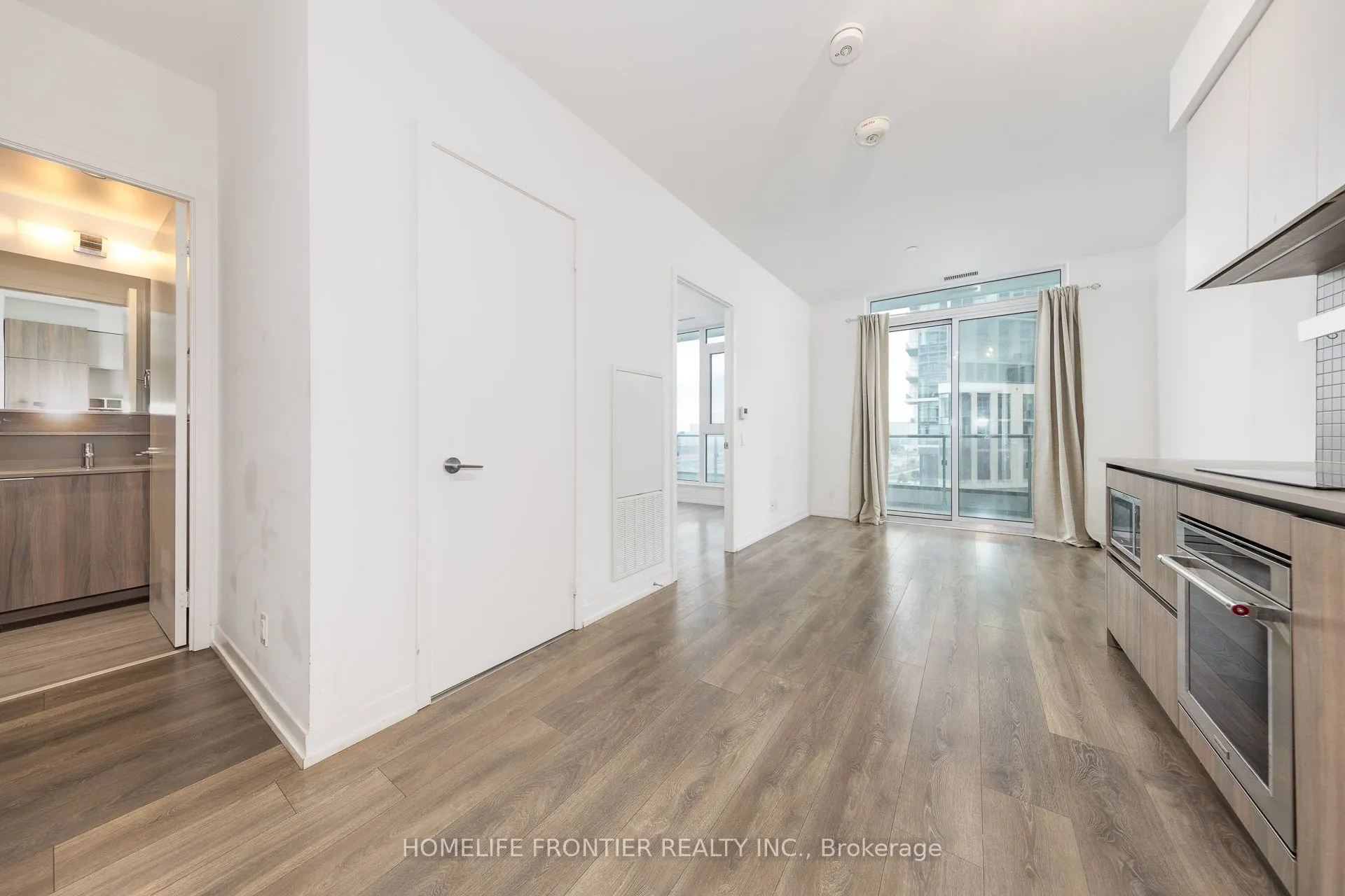 950 Portage Parkway, #303