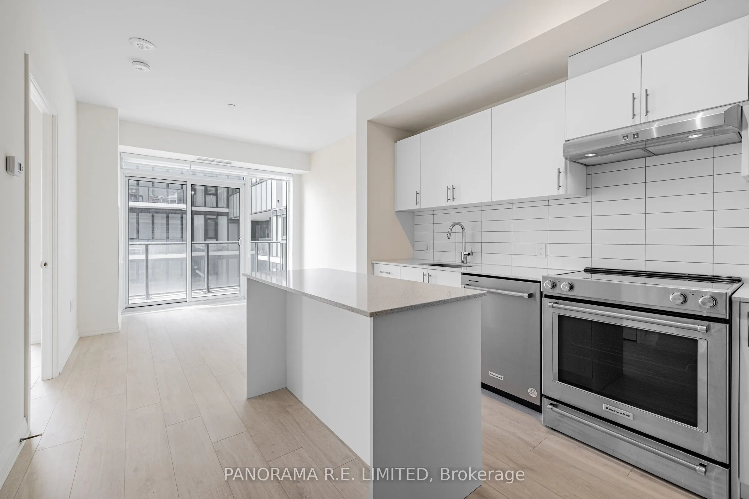 9000 Jane Street, #606