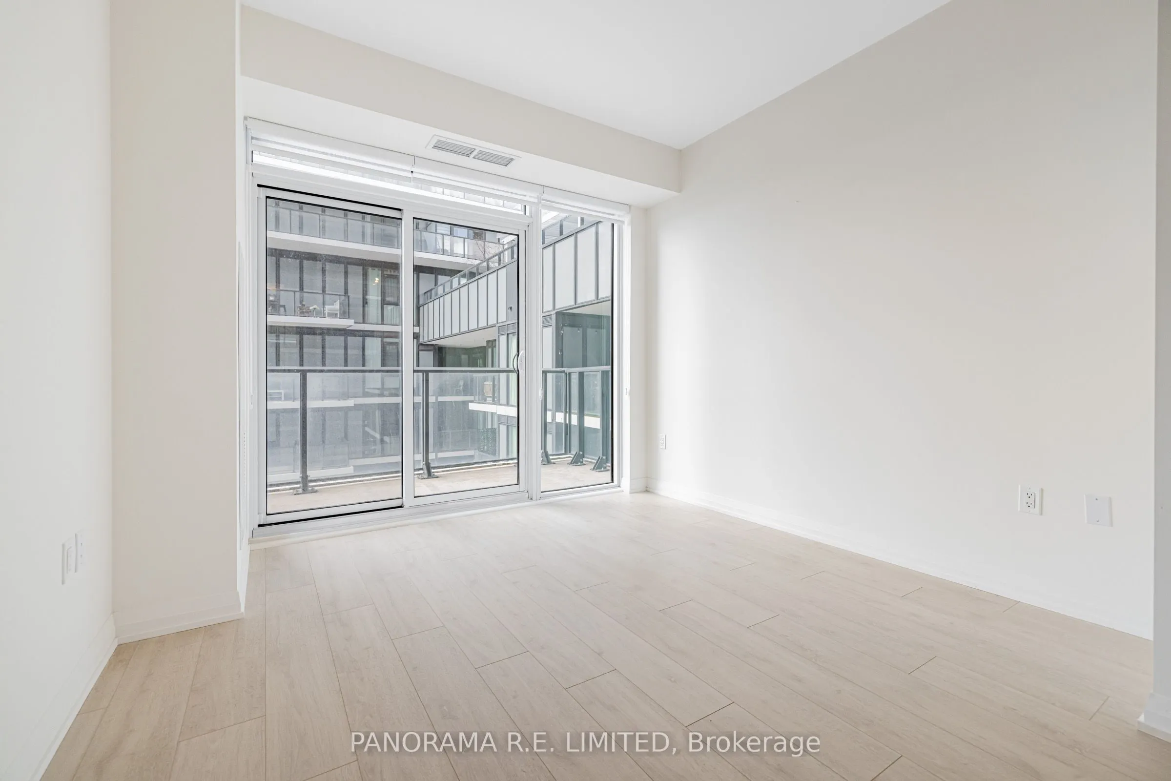 9000 Jane Street, #606