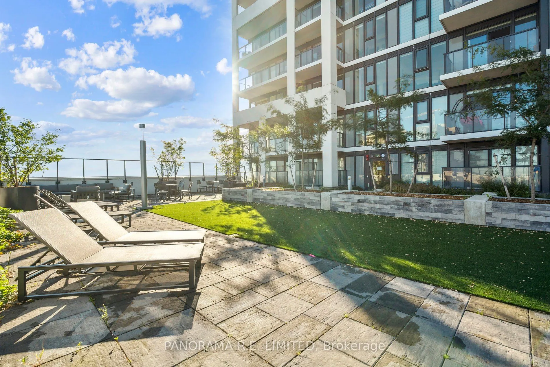 9000 Jane Street, #606
