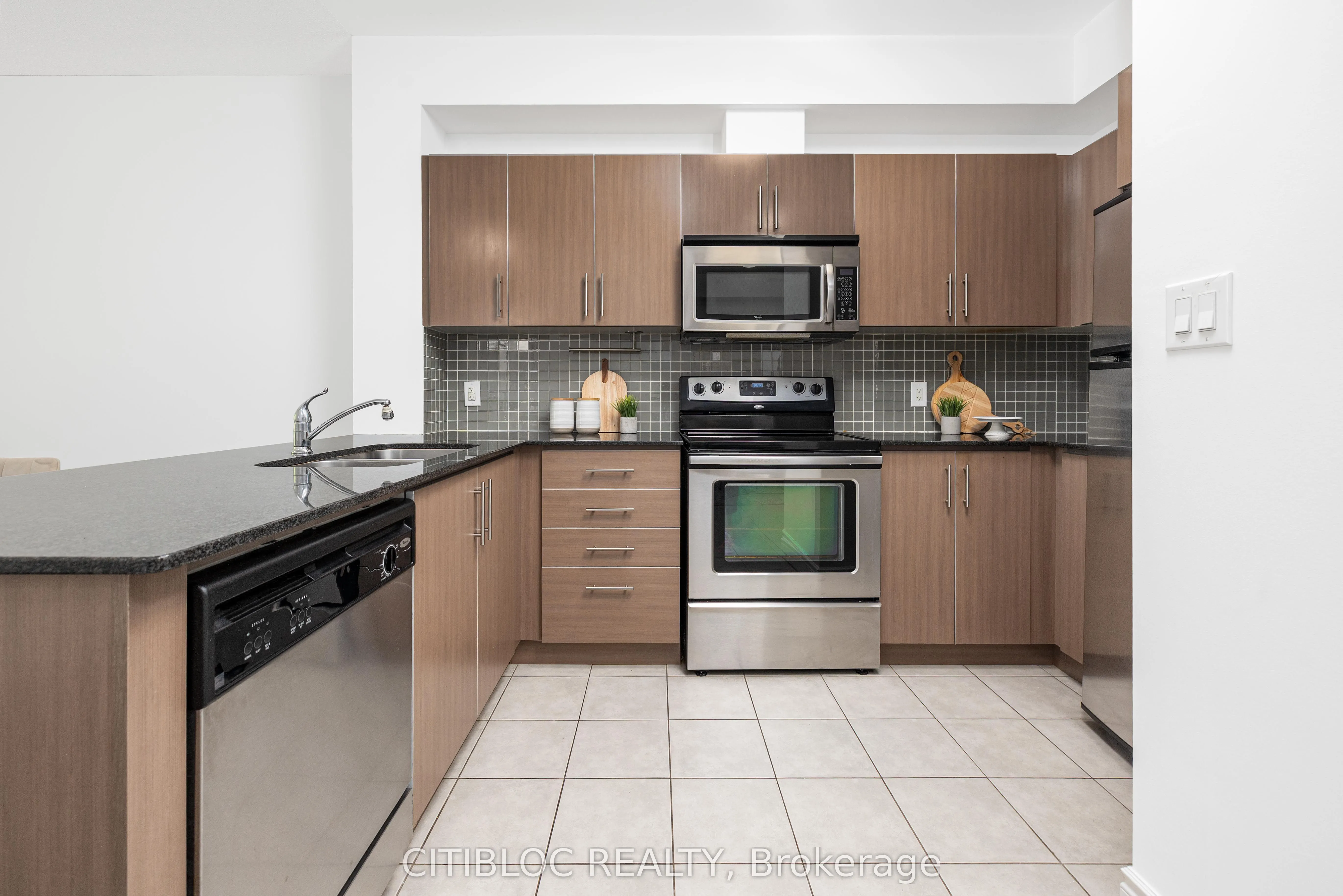 281 Woodbridge Avenue, #205