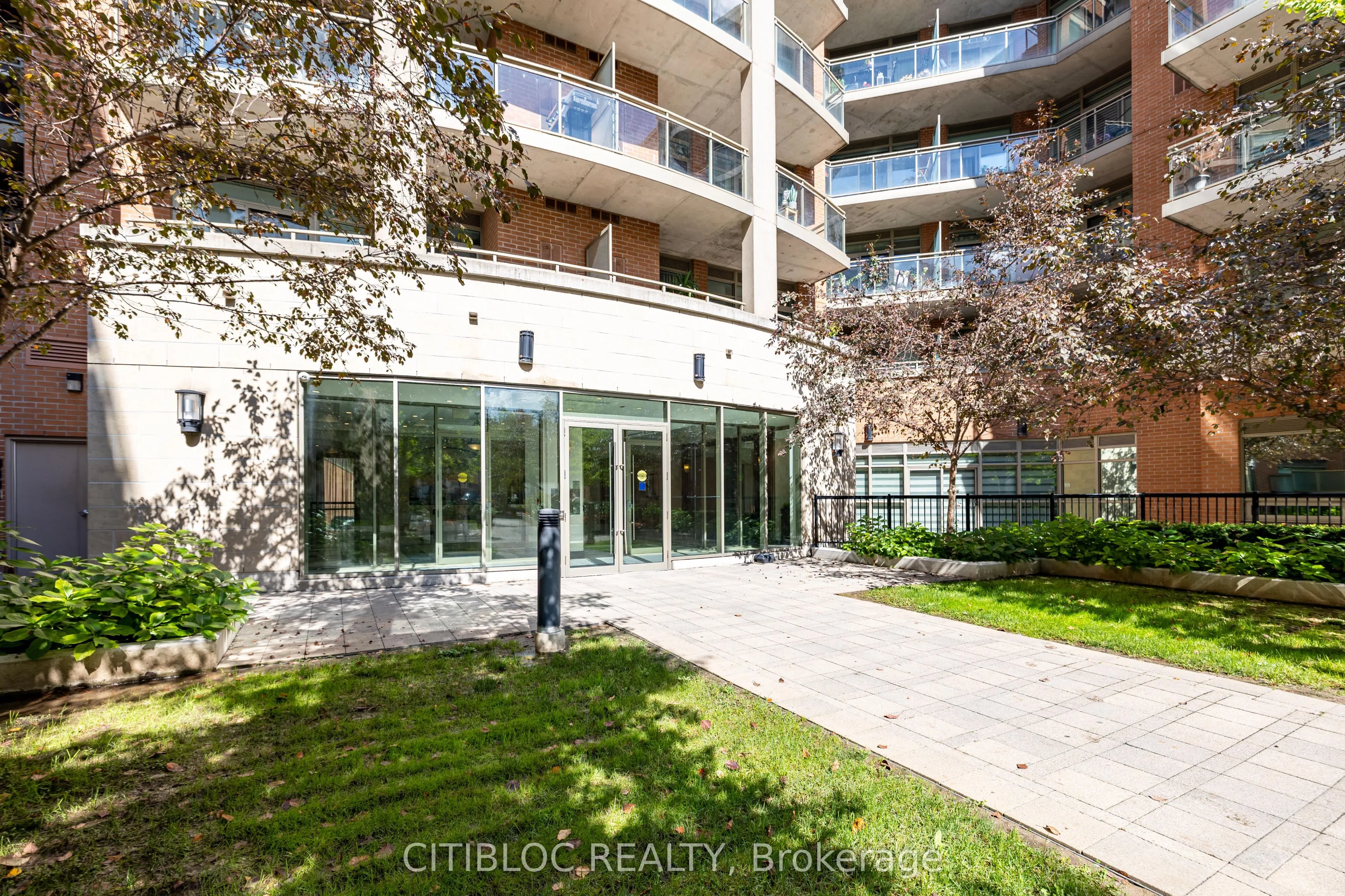 281 Woodbridge Avenue, #205