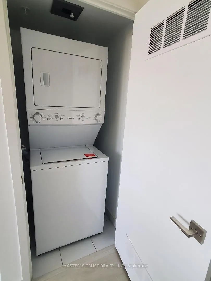 75 Oneida Crescent, #402