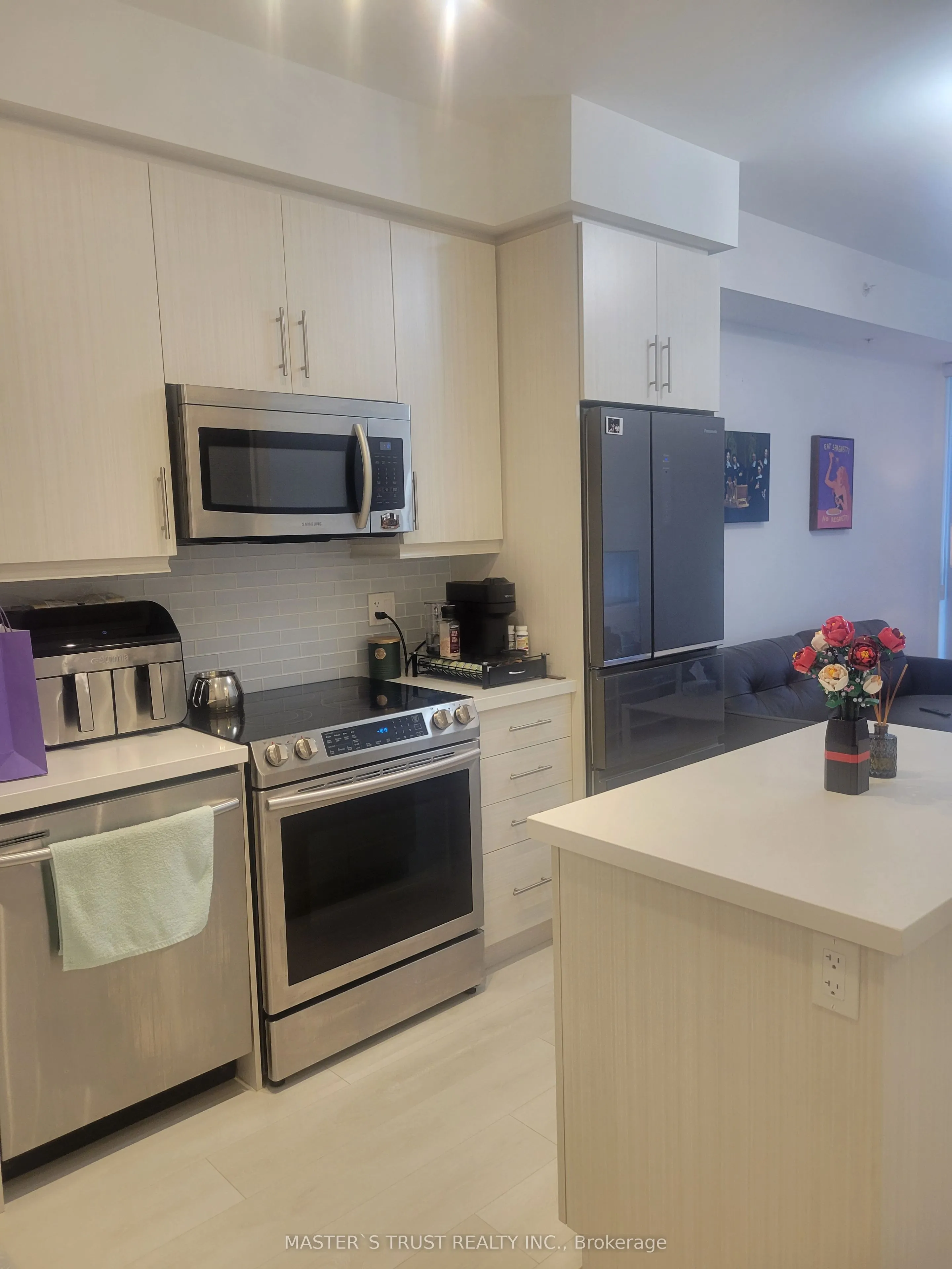 75 Oneida Crescent, #402